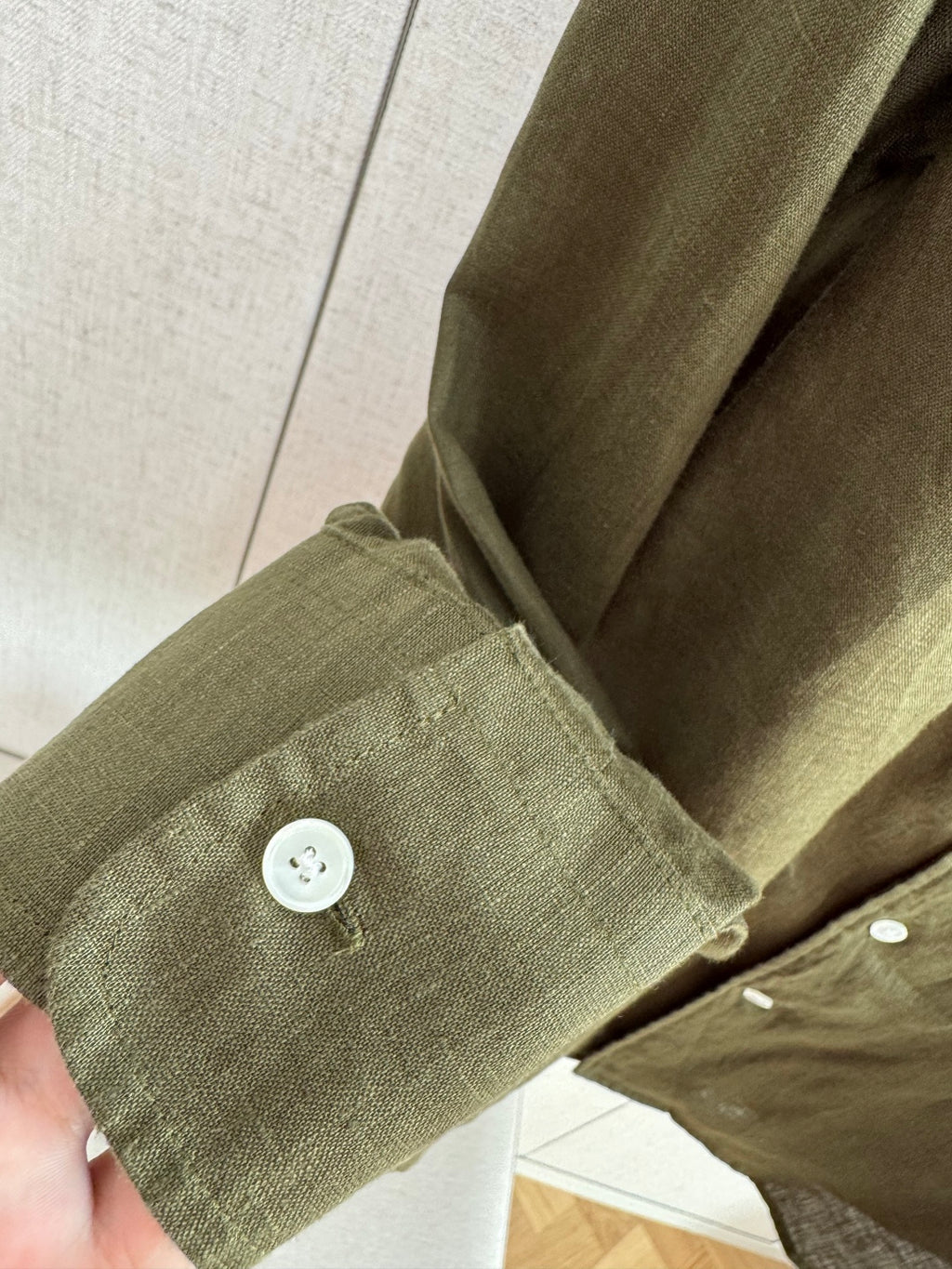 Herren Hemd aus Leinen in Dunkeloliv Leicht, Atmungsaktiv & Zeitlos