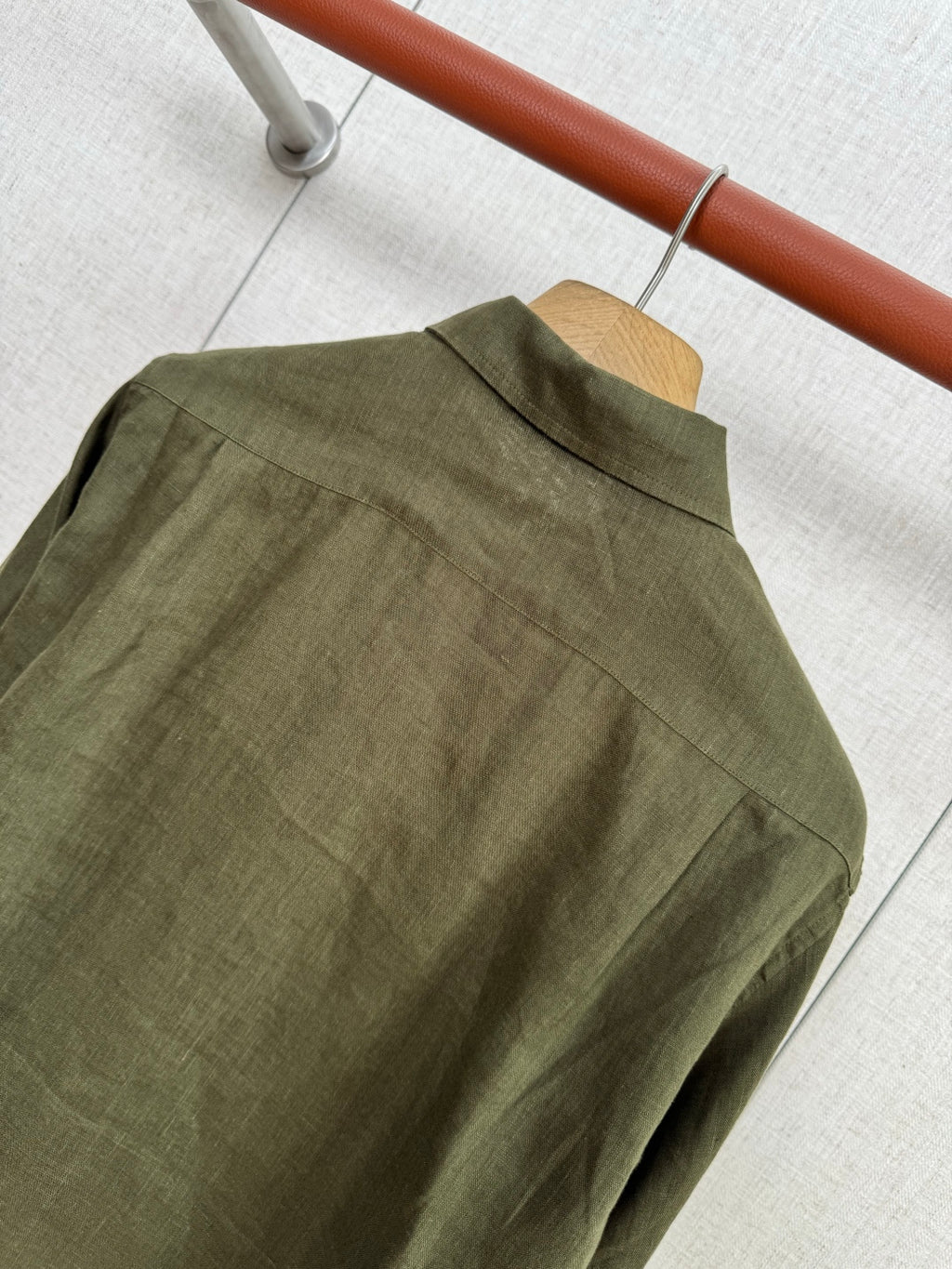 Herren Hemd aus Leinen in Dunkeloliv Leicht, Atmungsaktiv & Zeitlos