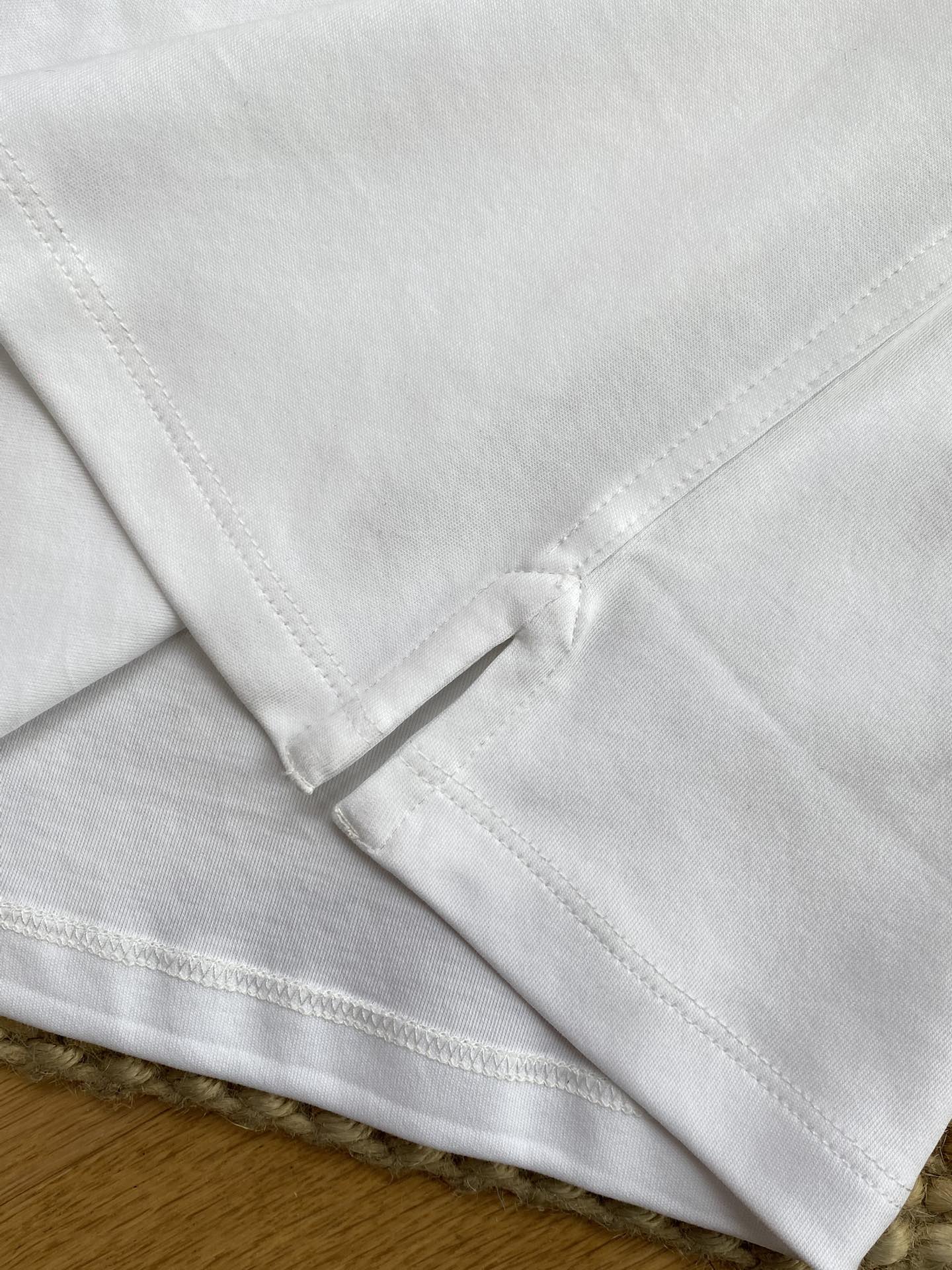 Loewe Weisses T-Shirt mit kontrastierenden Ärmelabschlüssen