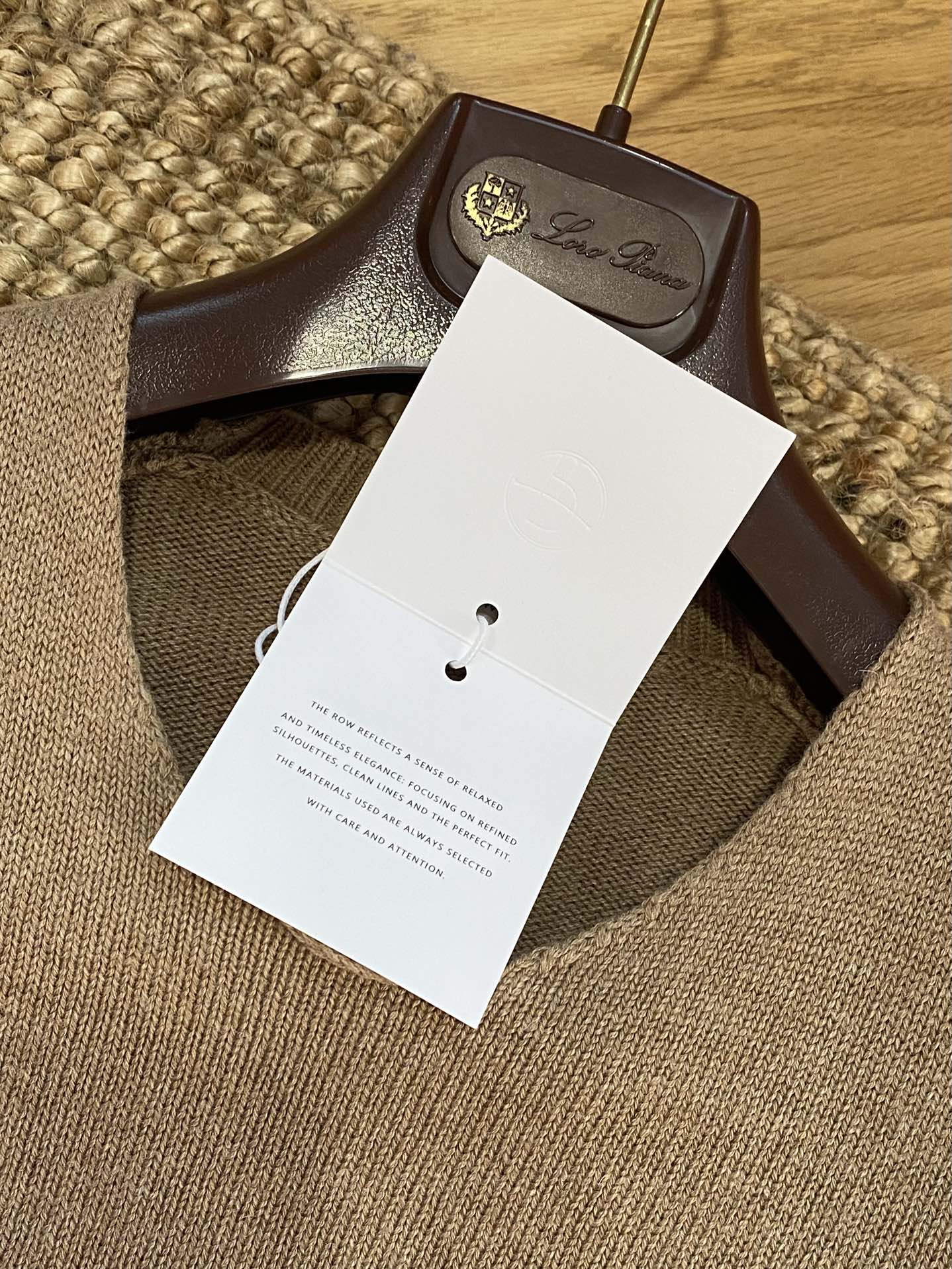 THE ROW Beiger Feinstrickpullover Zeitlose Eleganz & Weicher Premium-Komfort