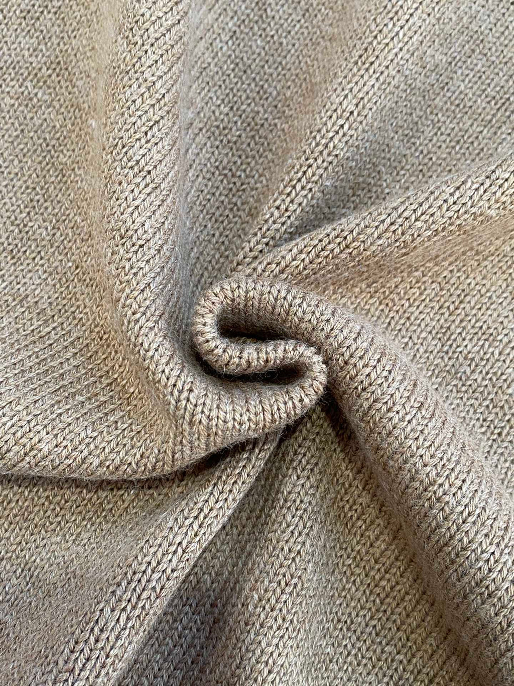 THE ROW Beiger Feinstrickpullover Zeitlose Eleganz & Weicher Premium-Komfort