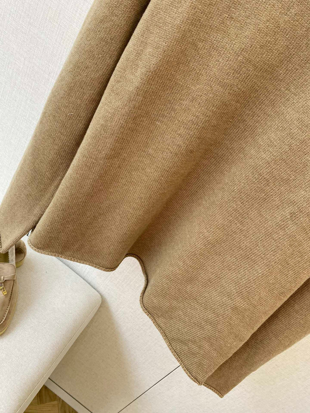 THE ROW Beiger Feinstrickpullover Zeitlose Eleganz & Weicher Premium-Komfort