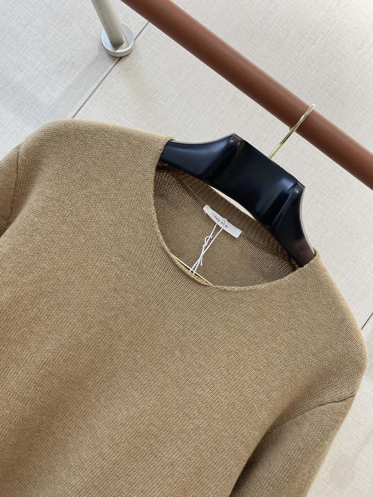 THE ROW Beiger Feinstrickpullover Zeitlose Eleganz & Weicher Premium-Komfort