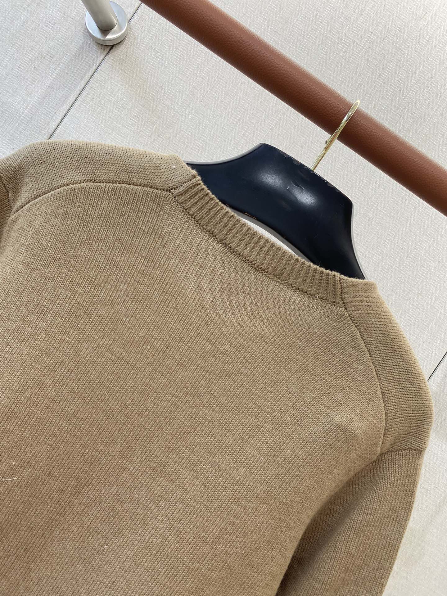 THE ROW Beiger Feinstrickpullover Zeitlose Eleganz & Weicher Premium-Komfort