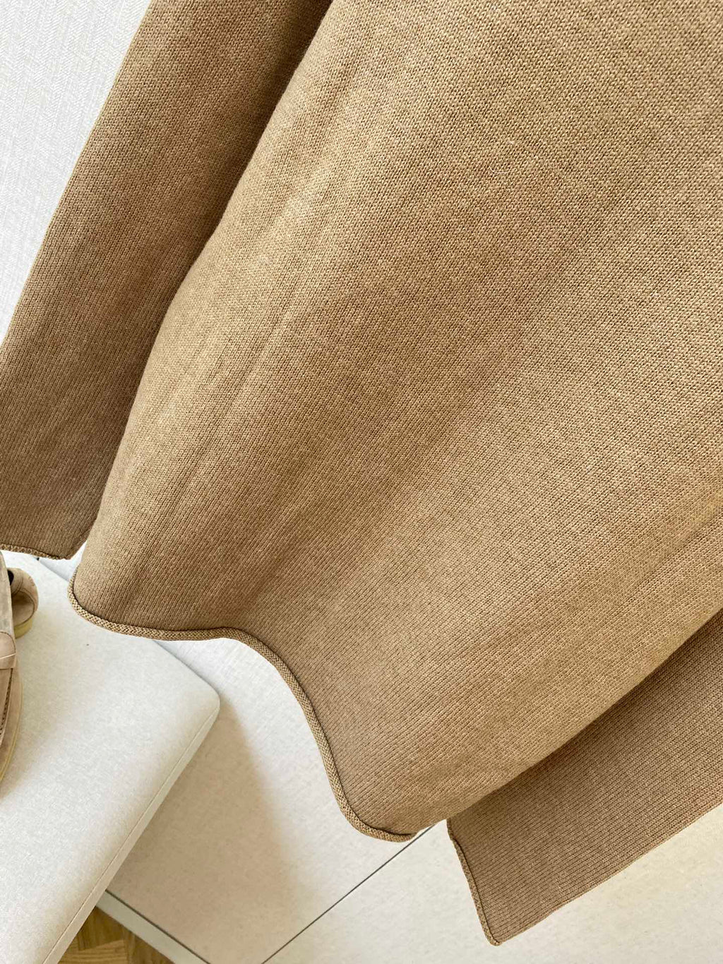 THE ROW Beiger Feinstrickpullover Zeitlose Eleganz & Weicher Premium-Komfort