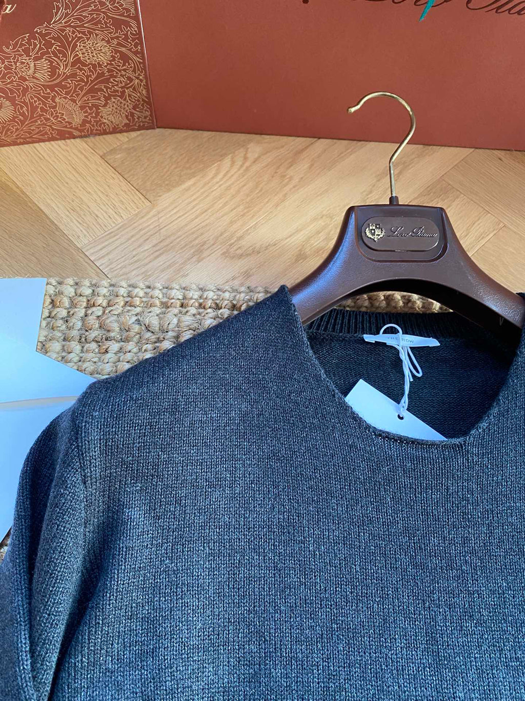 THE ROW Dunkelblauer Feinstrickpullover Zeitloser Minimalismus & Weicher Komfort