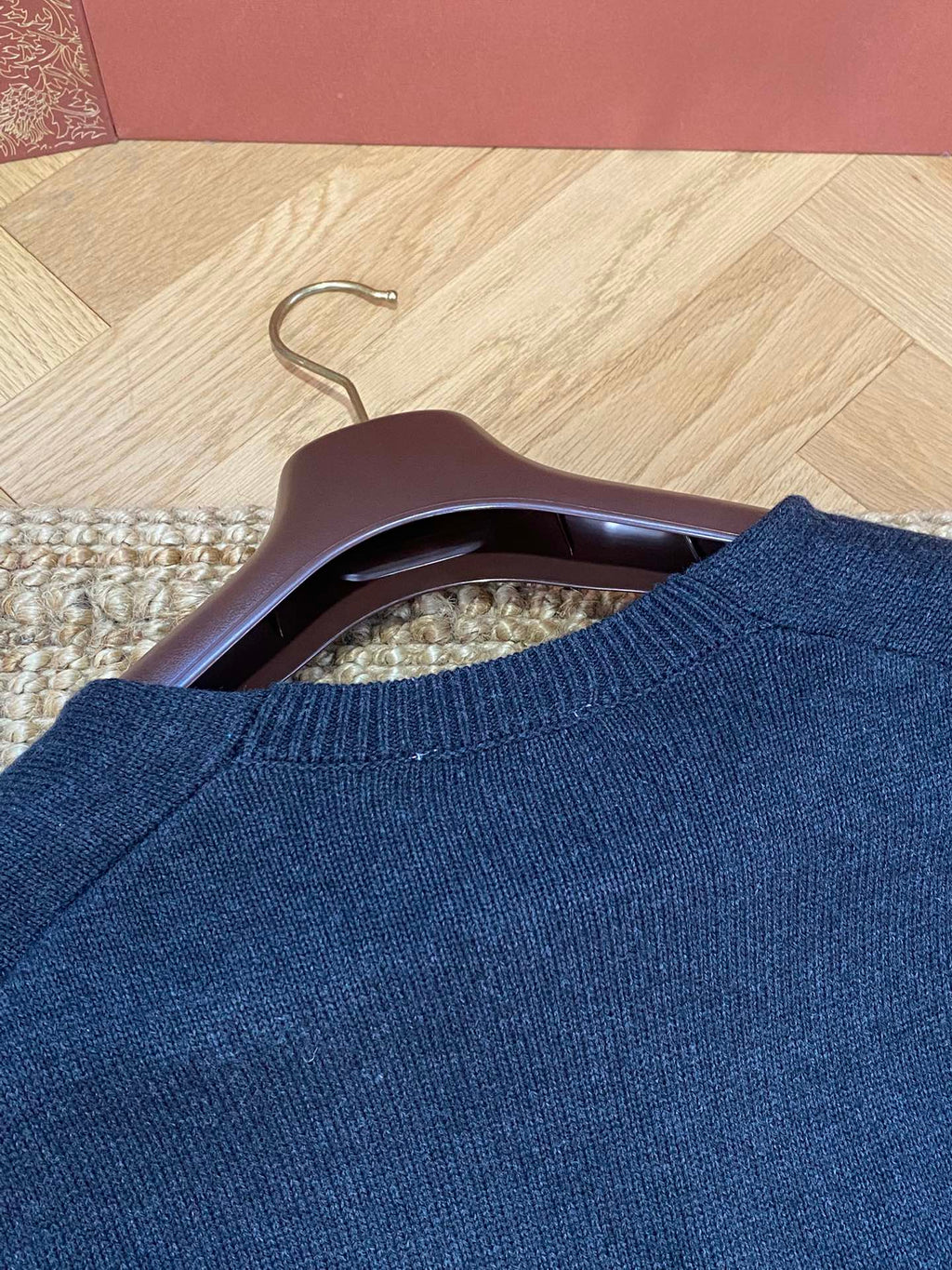 THE ROW Dunkelblauer Feinstrickpullover Zeitloser Minimalismus & Weicher Komfort