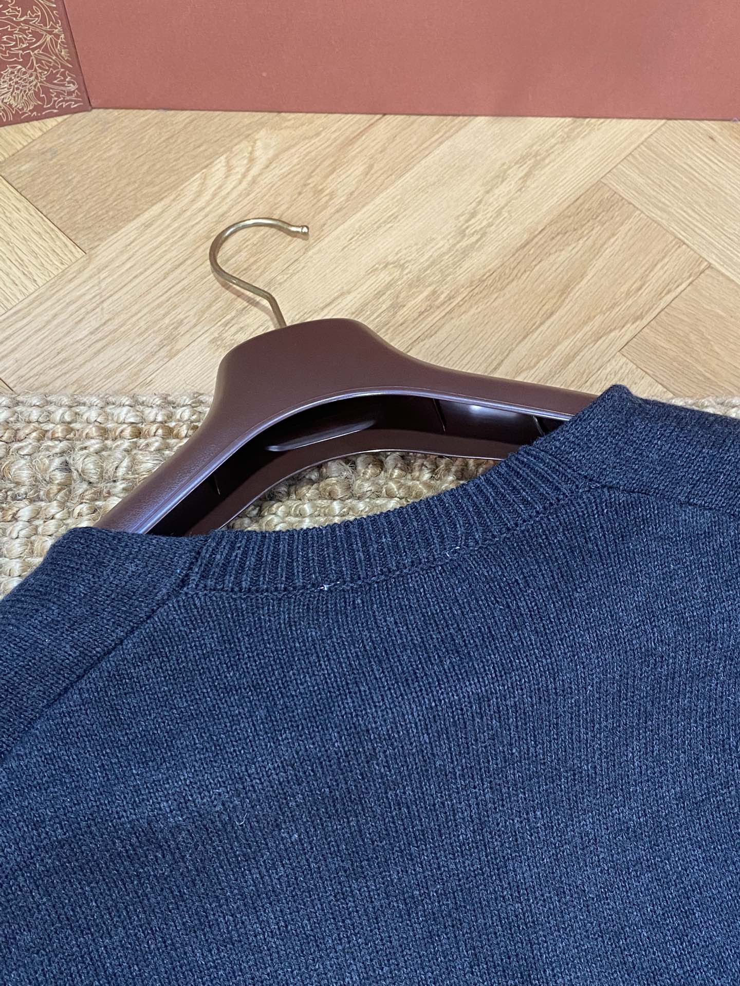 THE ROW Dunkelblauer Feinstrickpullover Zeitloser Minimalismus & Weicher Komfort