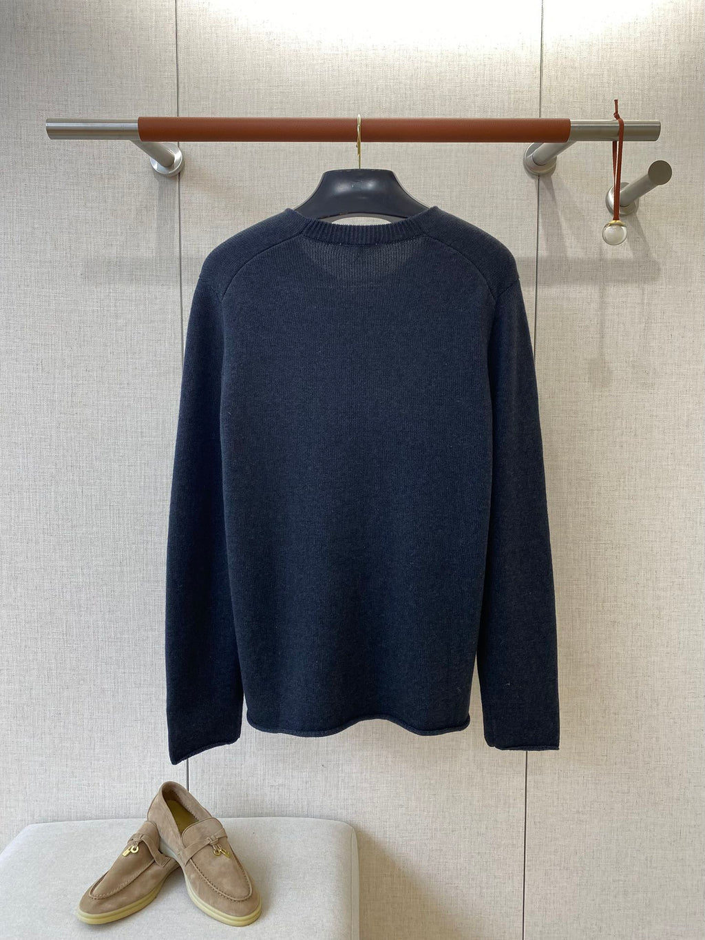 THE ROW Dunkelblauer Feinstrickpullover Zeitloser Minimalismus & Weicher Komfort