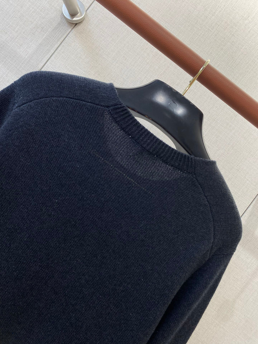 THE ROW Dunkelblauer Feinstrickpullover Zeitloser Minimalismus & Weicher Komfort