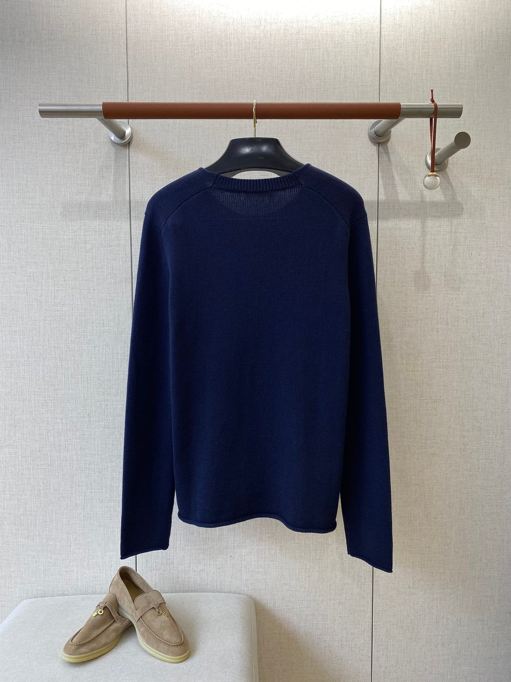 THE ROW Dunkelblauer Strickpullover Minimalistischer Luxus & Zeitlose Eleganz