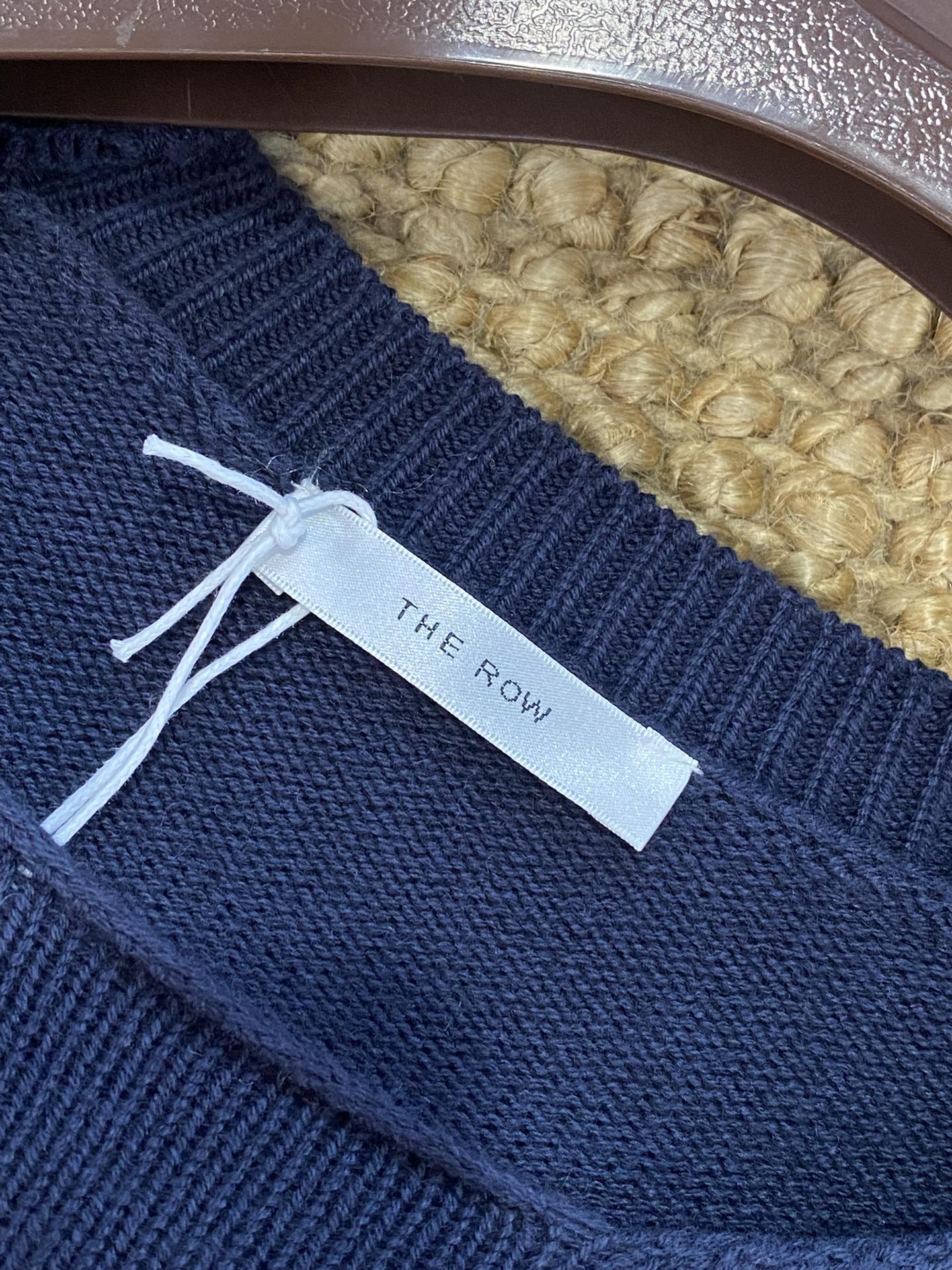 THE ROW Dunkelblauer Strickpullover Minimalistischer Luxus & Zeitlose Eleganz