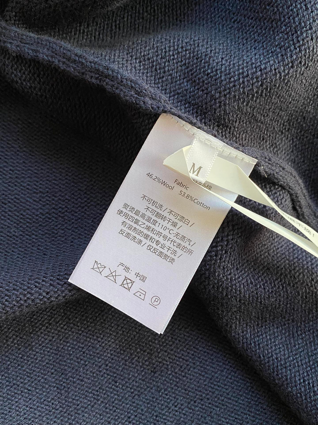 THE ROW Dunkelblauer Strickpullover Minimalistischer Luxus & Zeitlose Eleganz