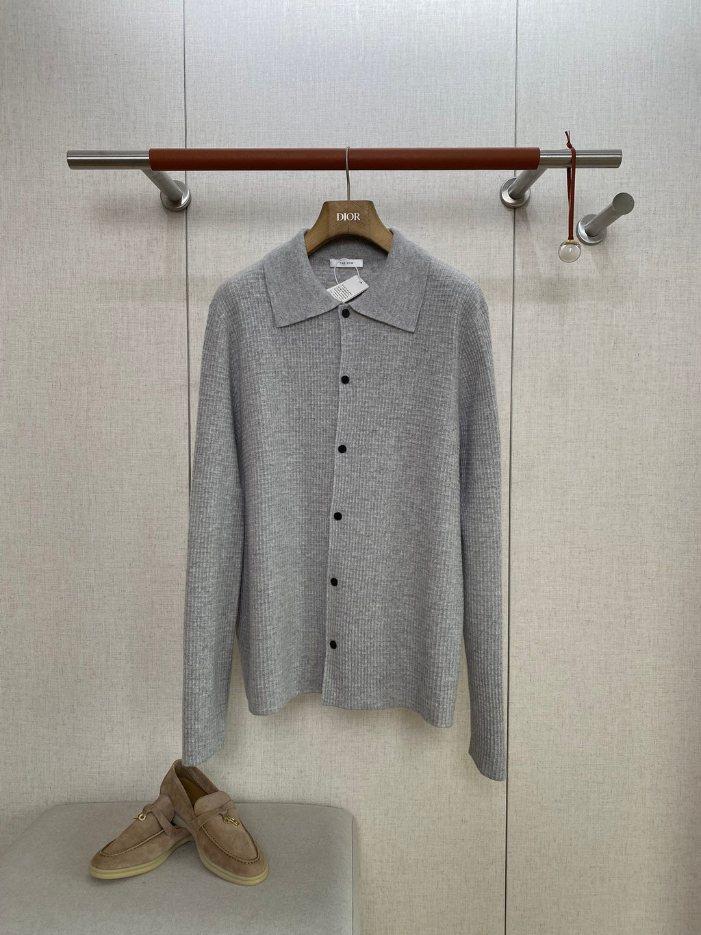 The Row Hellgraues Strickhemd mit Knopfleiste Minimalistische Eleganz & Weicher Komfort