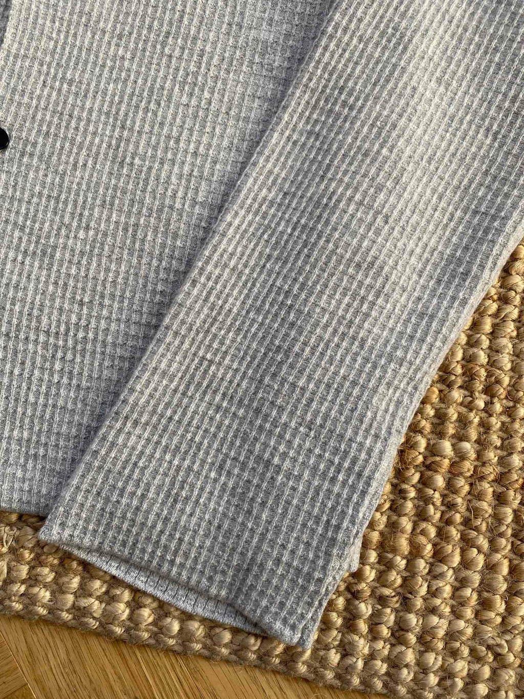 The Row Hellgraues Strickhemd mit Knopfleiste Minimalistische Eleganz & Weicher Komfort