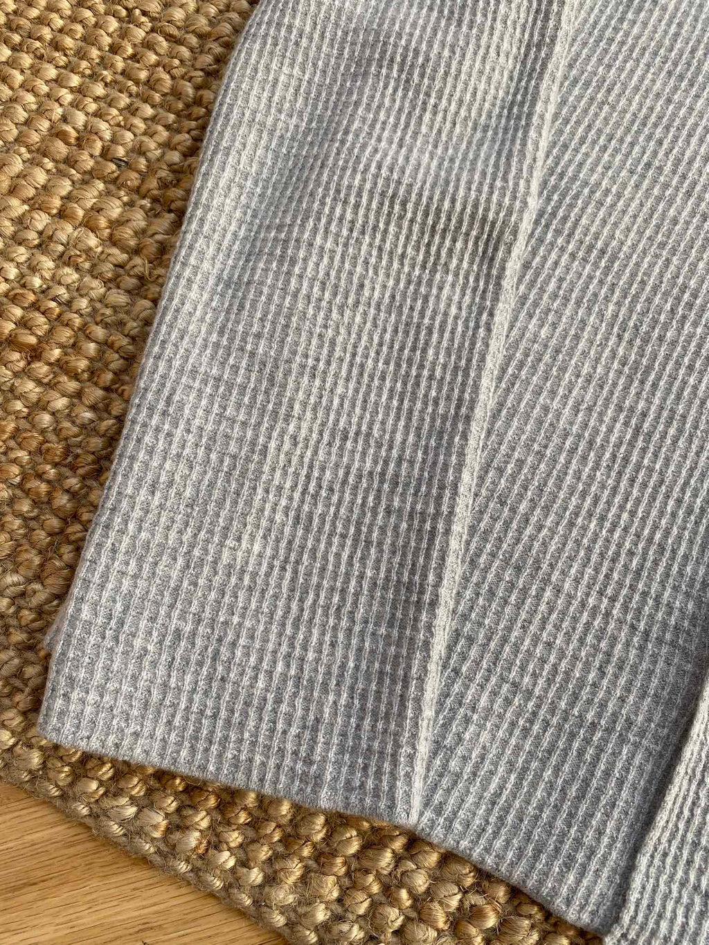 The Row Hellgraues Strickhemd mit Knopfleiste Minimalistische Eleganz & Weicher Komfort