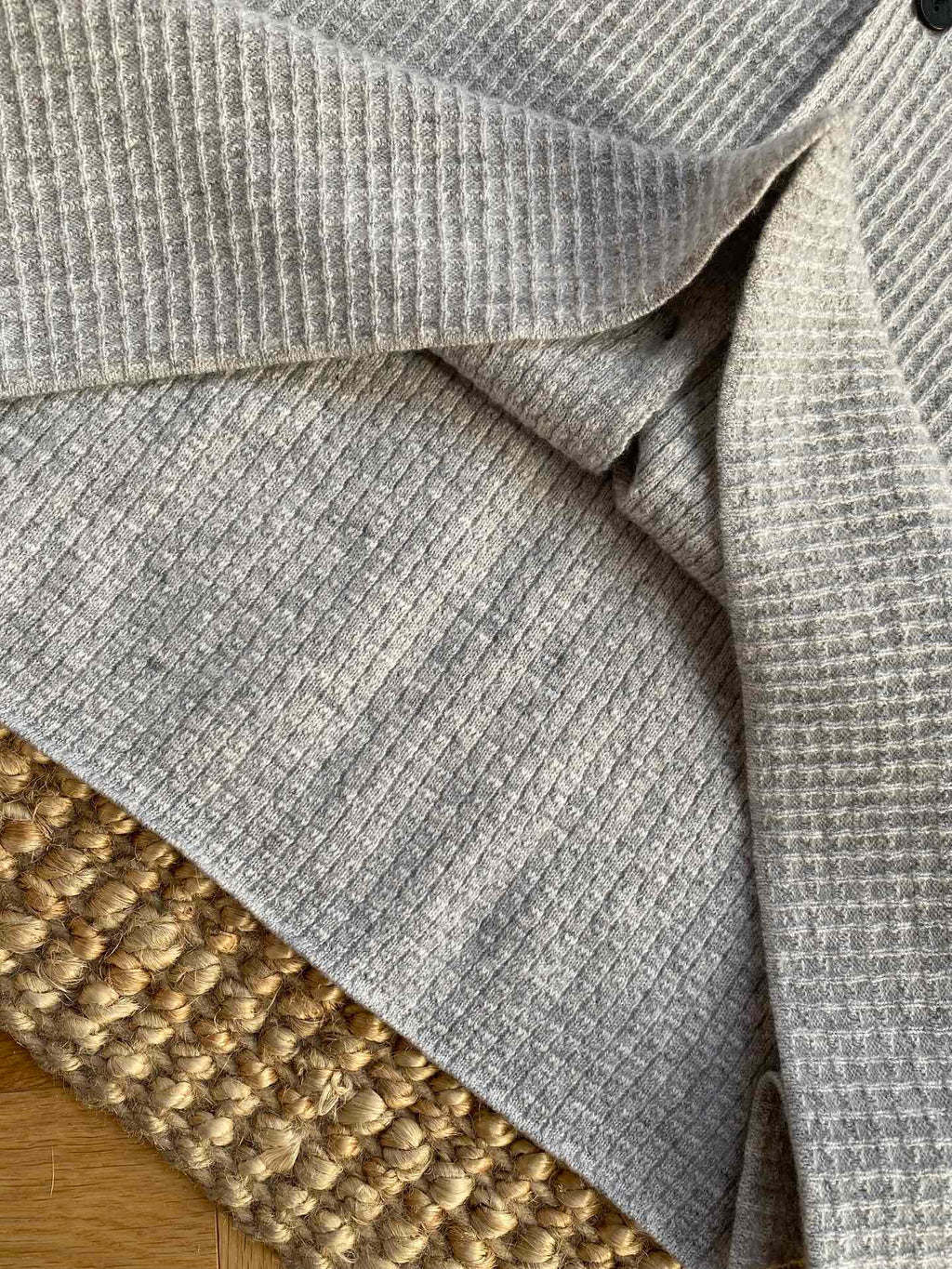 The Row Hellgraues Strickhemd mit Knopfleiste Minimalistische Eleganz & Weicher Komfort