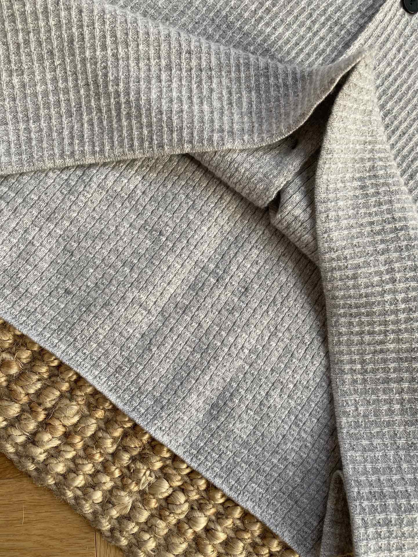 The Row Hellgraues Strickhemd mit Knopfleiste Minimalistische Eleganz & Weicher Komfort