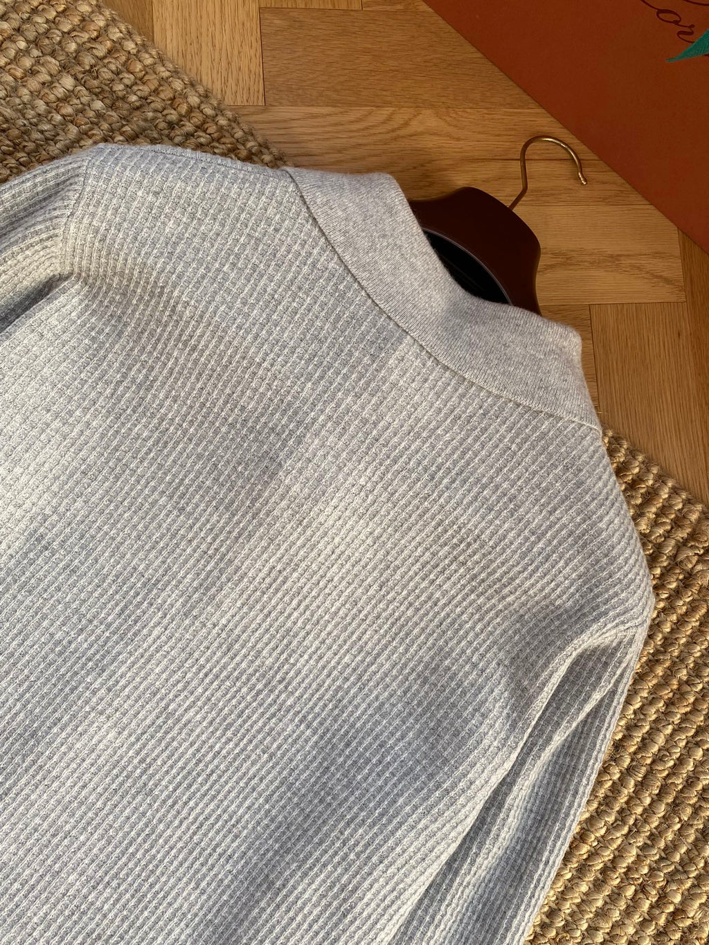 The Row Hellgraues Strickhemd mit Knopfleiste Minimalistische Eleganz & Weicher Komfort