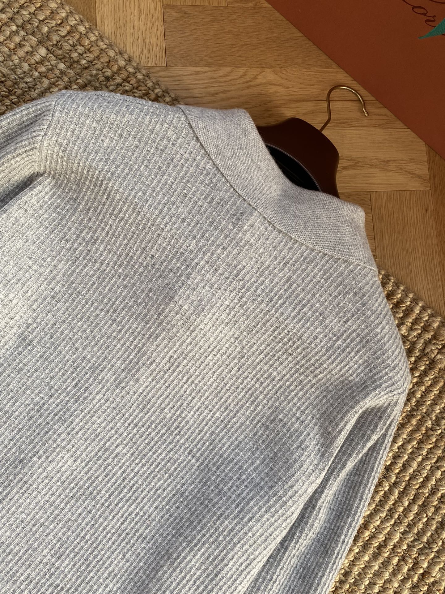 The Row Hellgraues Strickhemd mit Knopfleiste Minimalistische Eleganz & Weicher Komfort