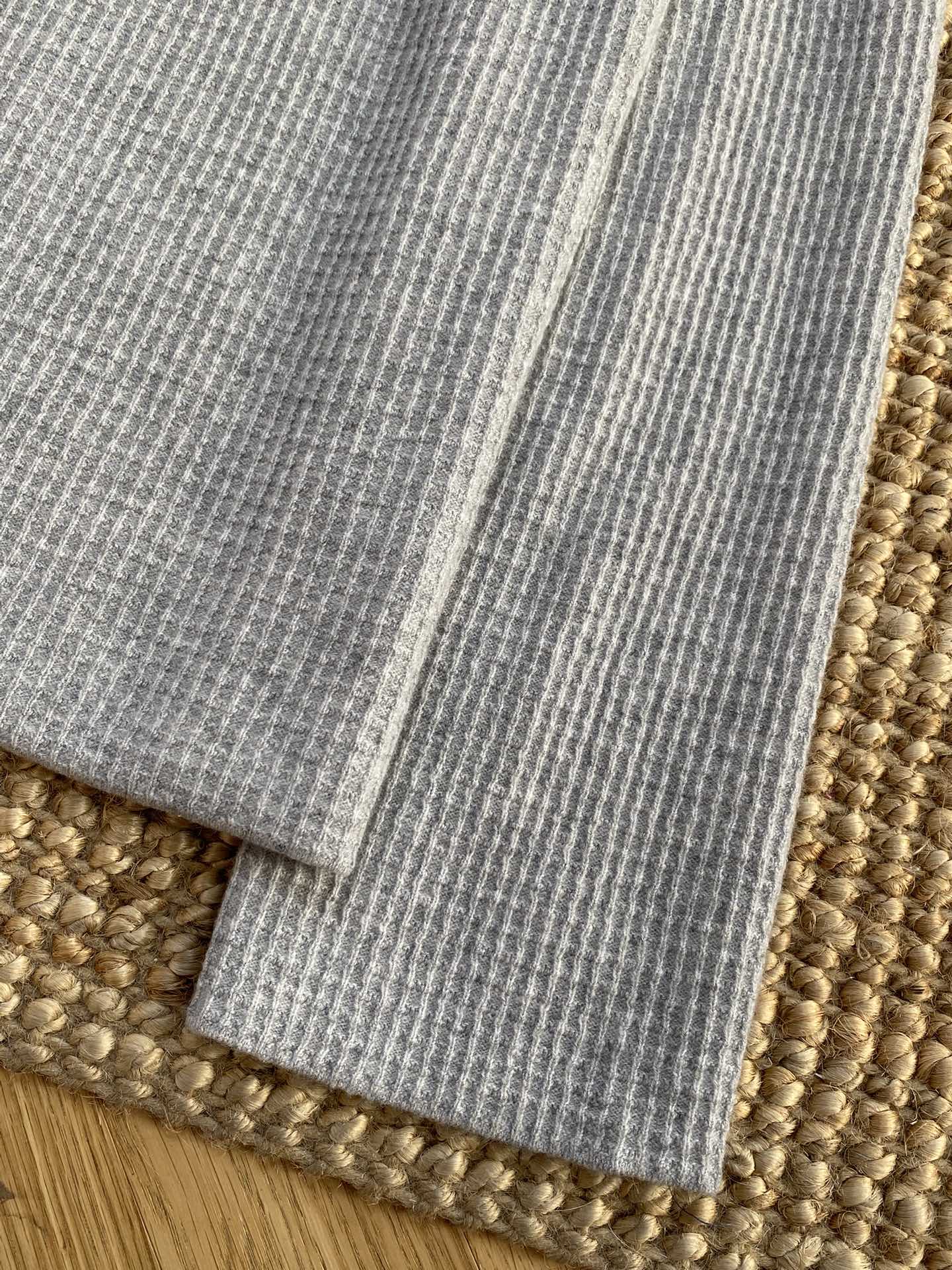 The Row Hellgraues Strickhemd mit Knopfleiste Minimalistische Eleganz & Weicher Komfort