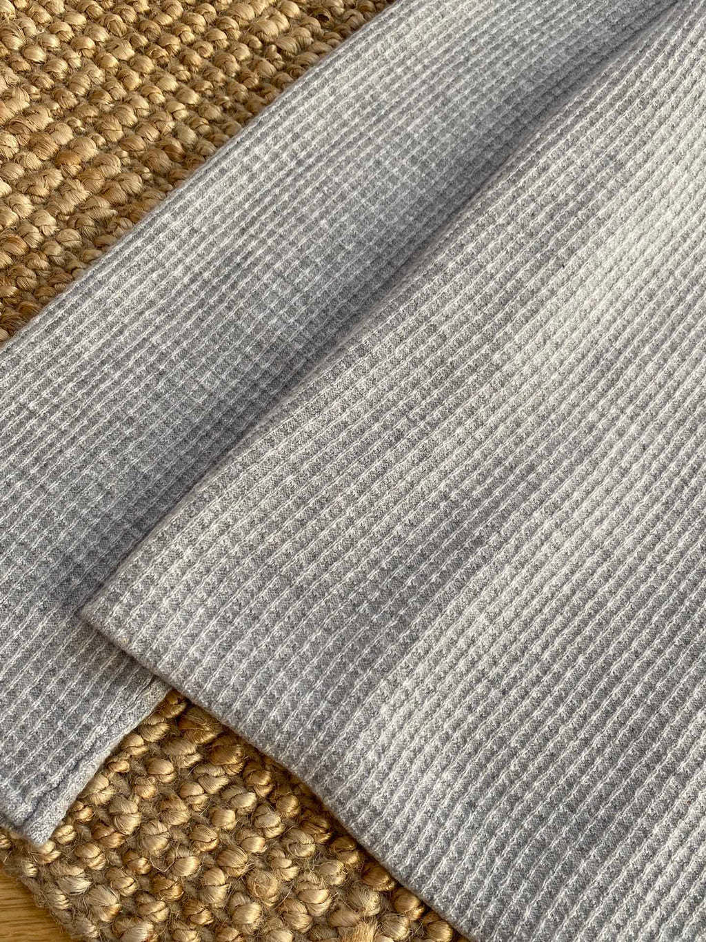 The Row Hellgraues Strickhemd mit Knopfleiste Minimalistische Eleganz & Weicher Komfort