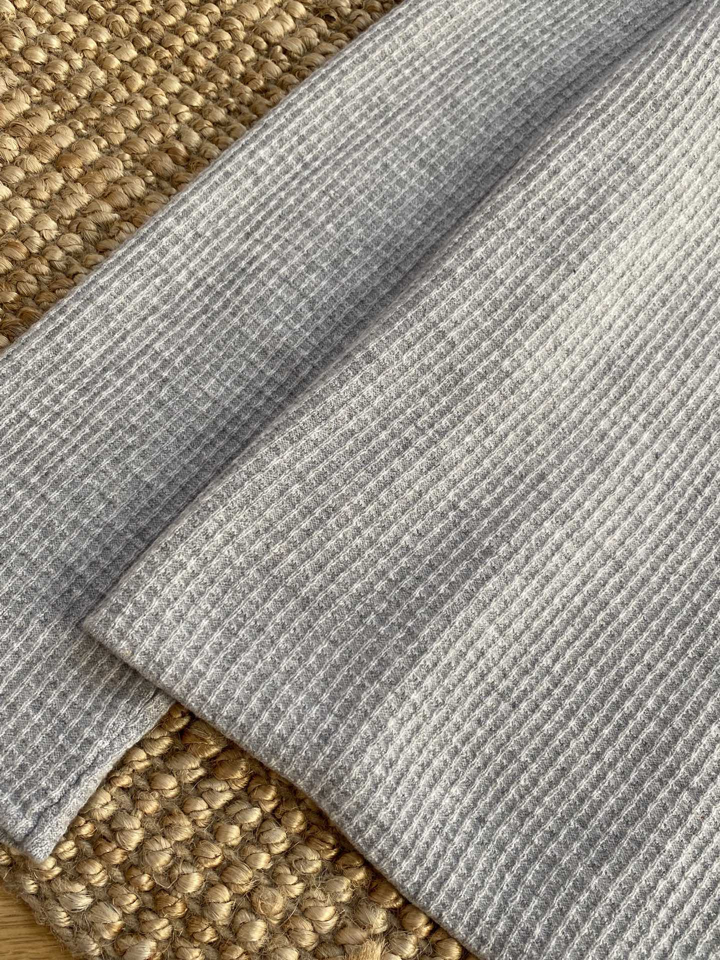 The Row Hellgraues Strickhemd mit Knopfleiste Minimalistische Eleganz & Weicher Komfort