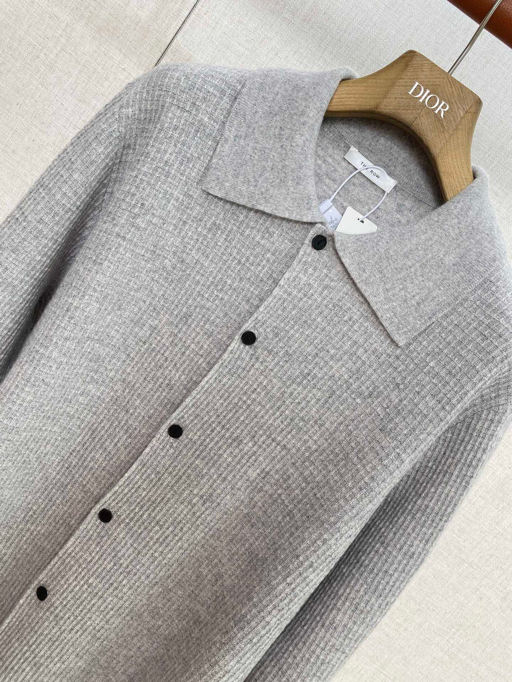 The Row Hellgraues Strickhemd mit Knopfleiste Minimalistische Eleganz & Weicher Komfort