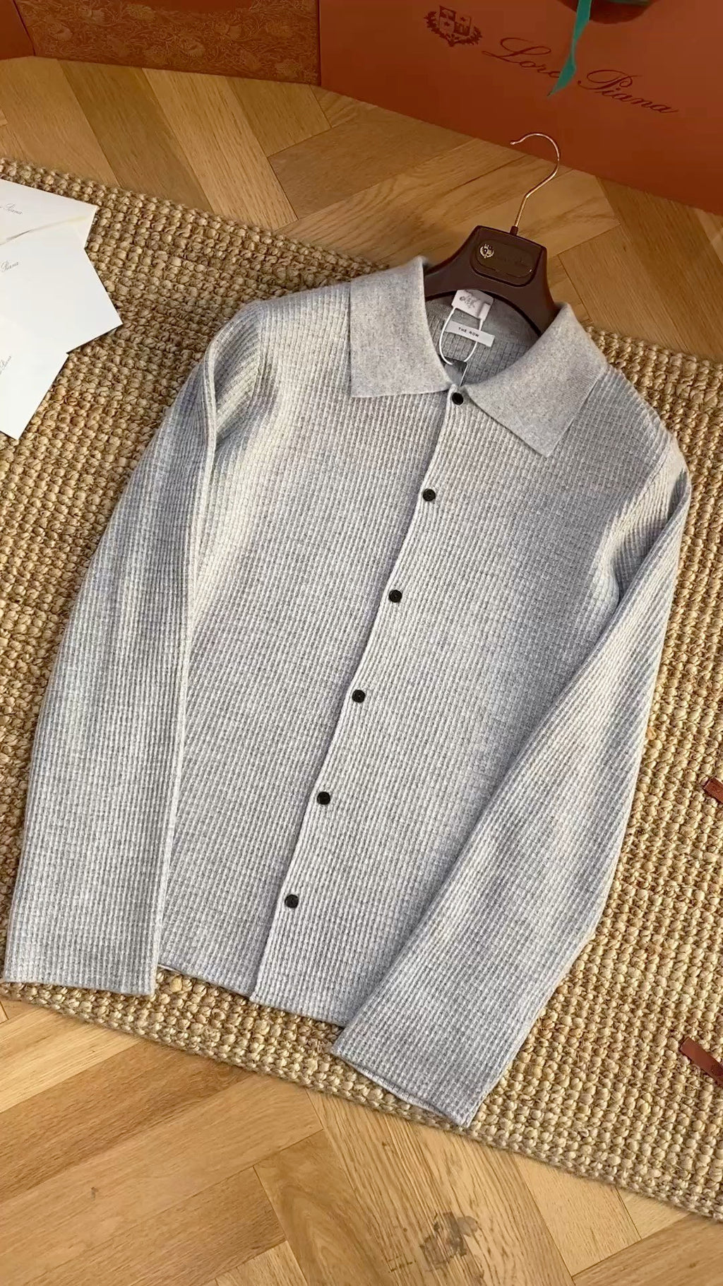 The Row Hellgraues Strickhemd mit Knopfleiste Minimalistische Eleganz & Weicher Komfort