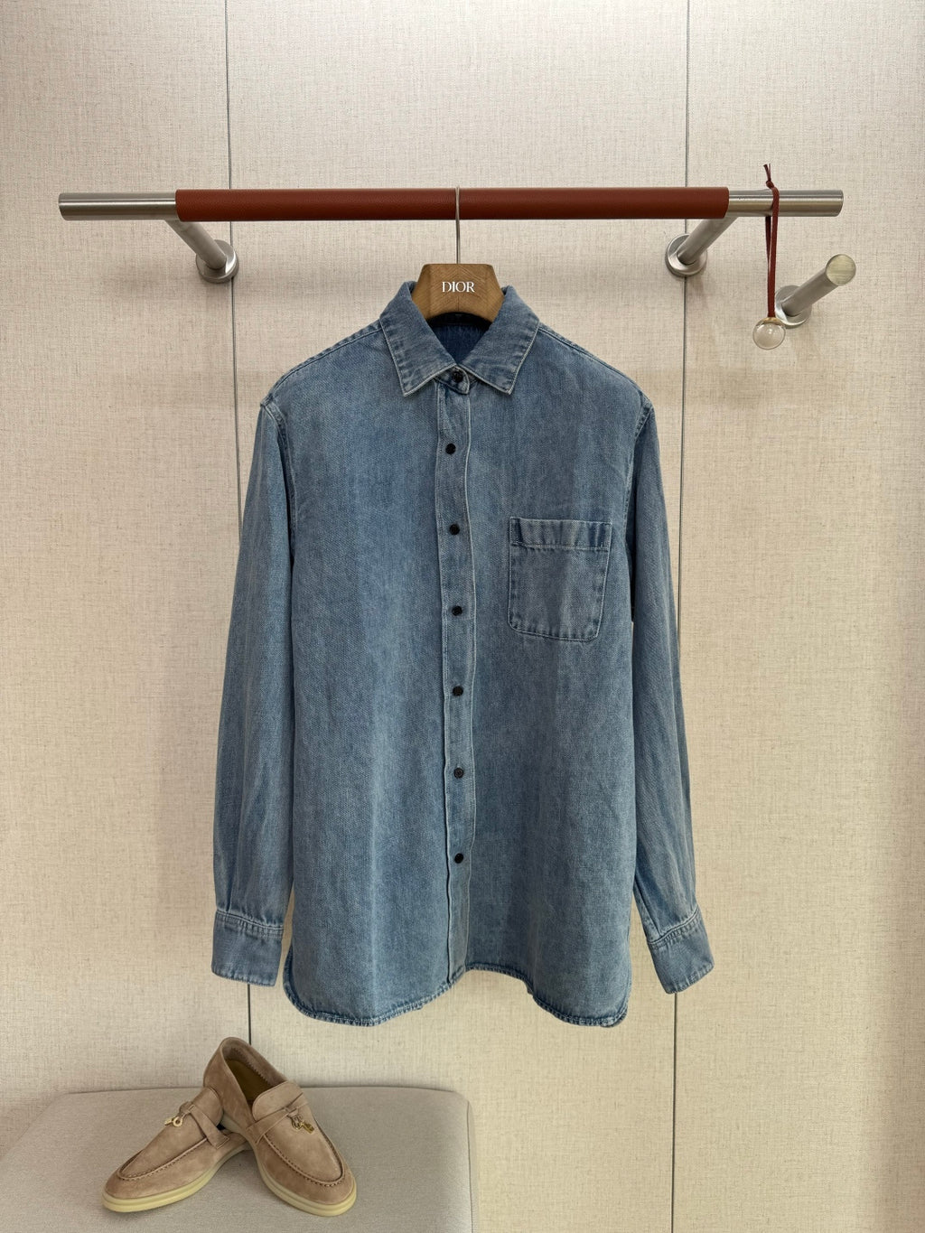 THE ROW Mittelblaues Denim-Hemd Lässiger Vintage-Look & Zeitlose Qualität