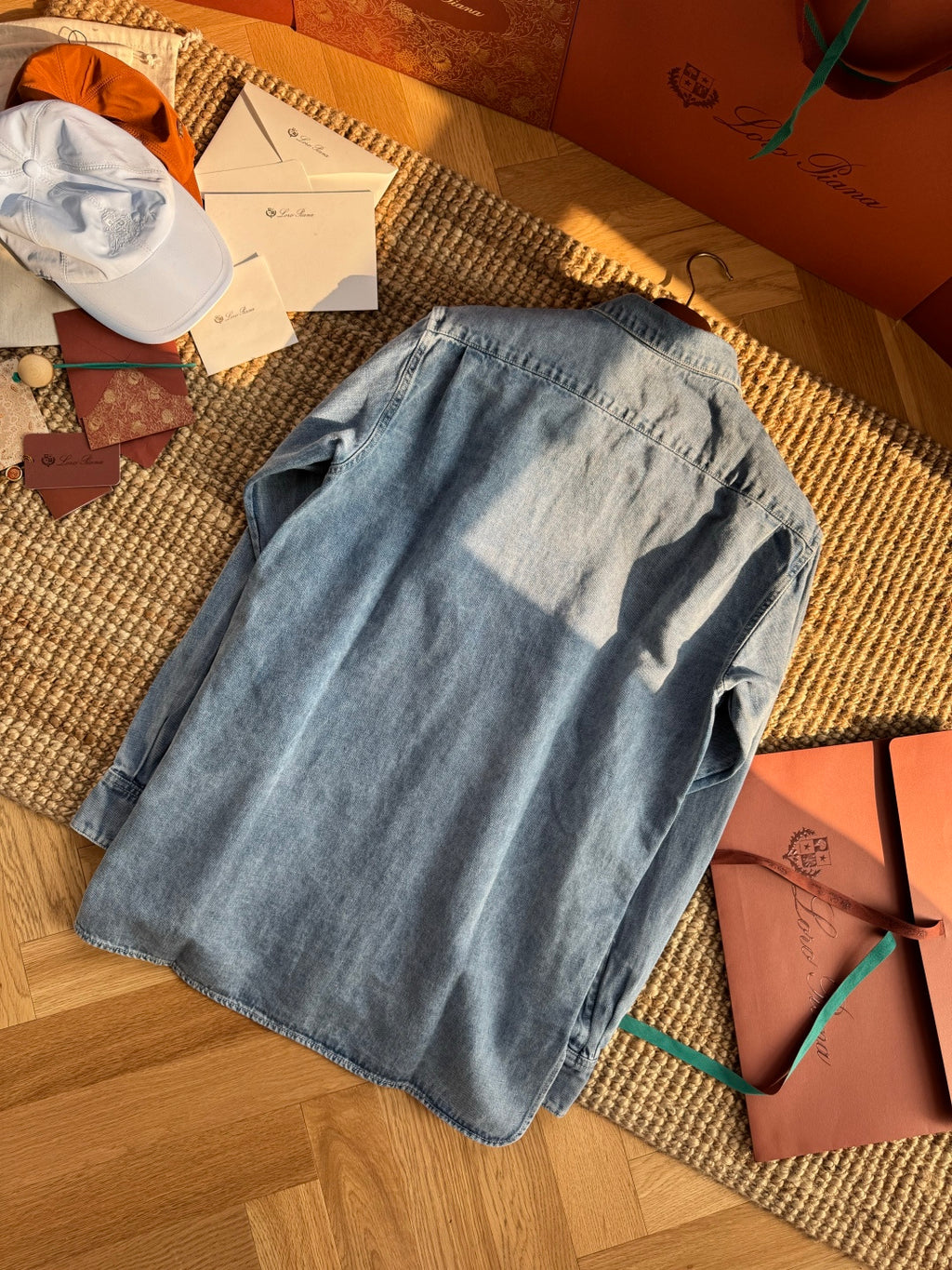 THE ROW Mittelblaues Denim-Hemd Lässiger Vintage-Look & Zeitlose Qualität