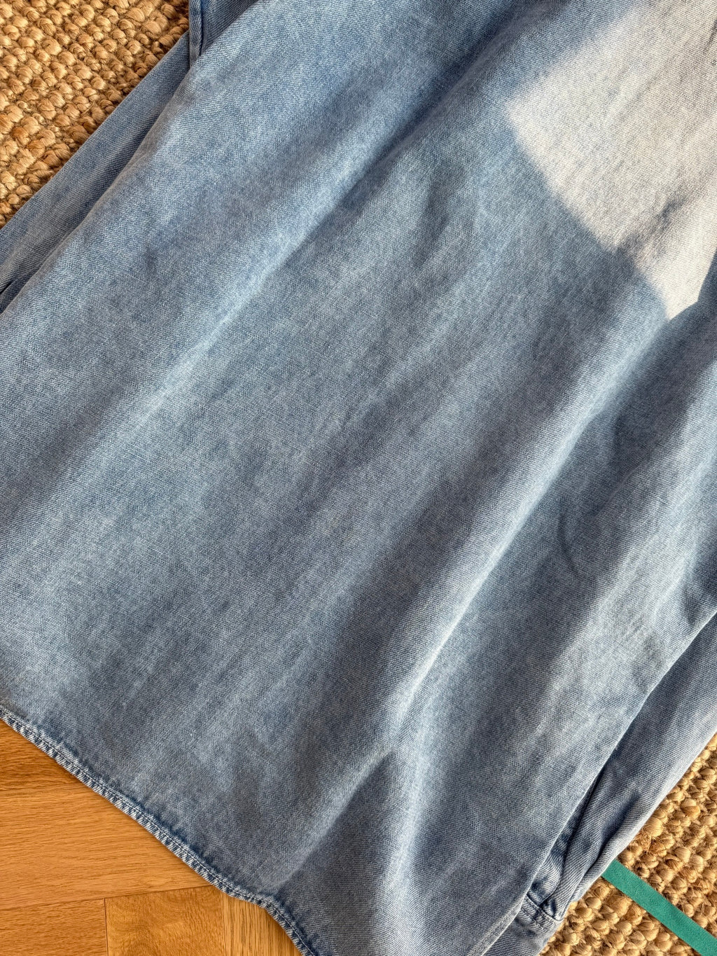 THE ROW Mittelblaues Denim-Hemd Lässiger Vintage-Look & Zeitlose Qualität