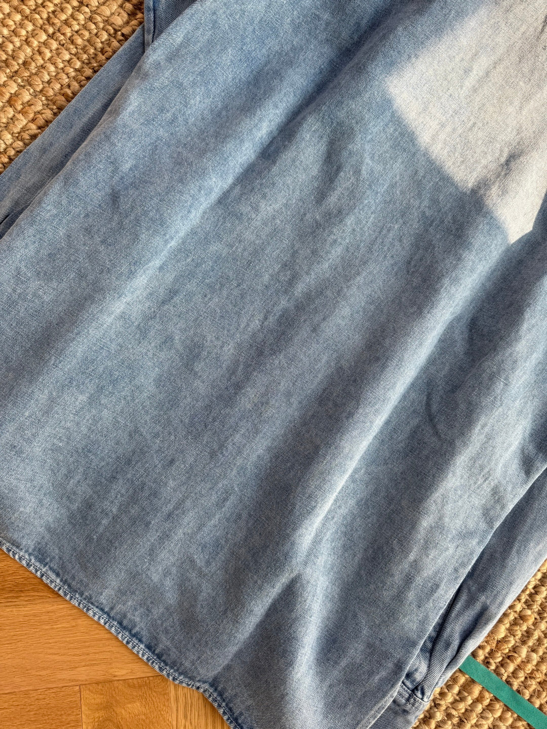 THE ROW Mittelblaues Denim-Hemd Lässiger Vintage-Look & Zeitlose Qualität