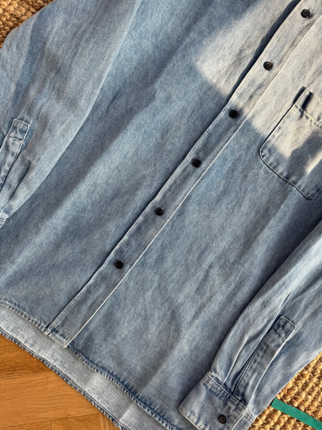 THE ROW Mittelblaues Denim-Hemd Lässiger Vintage-Look & Zeitlose Qualität