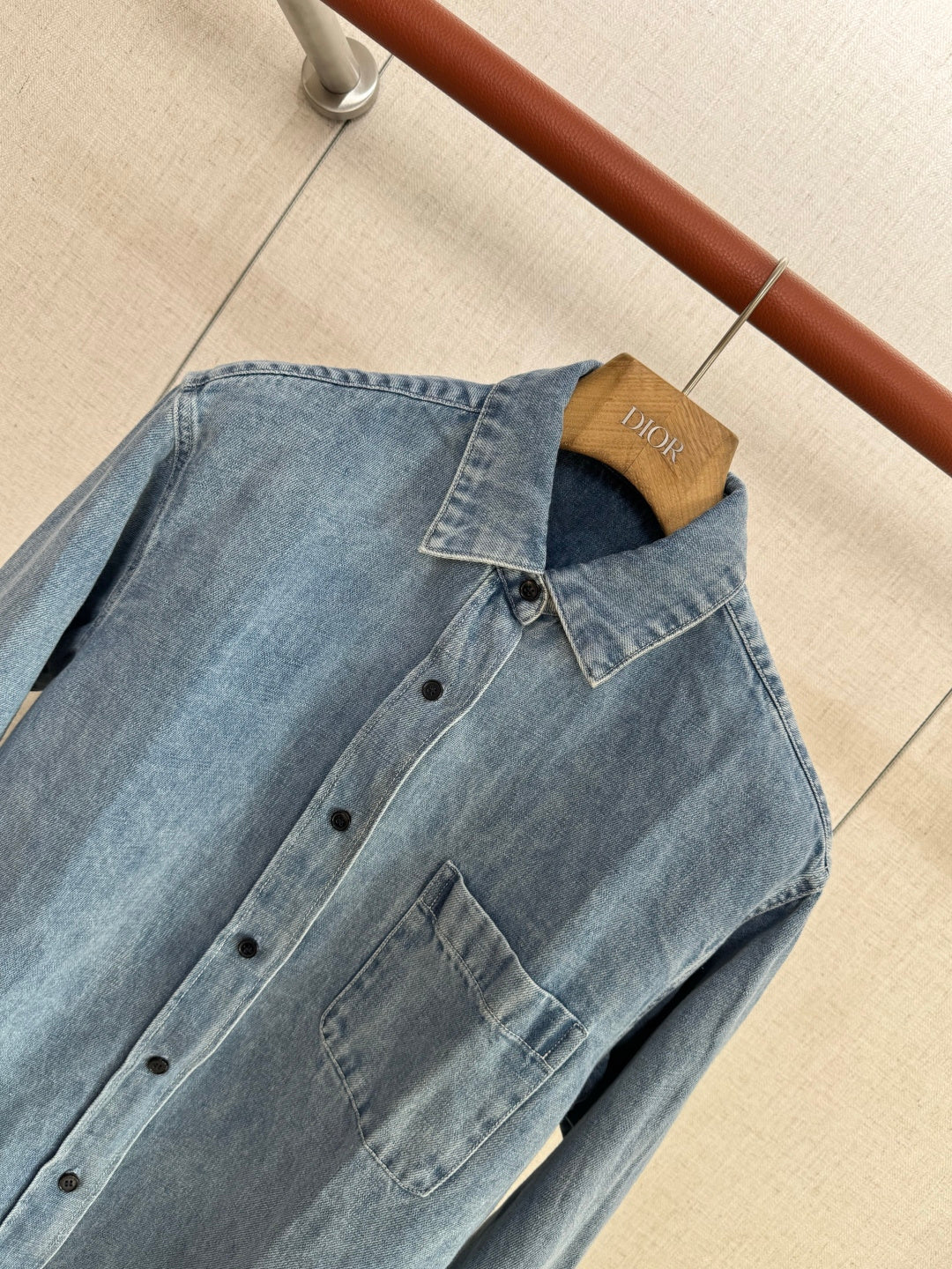 THE ROW Mittelblaues Denim-Hemd Lässiger Vintage-Look & Zeitlose Qualität