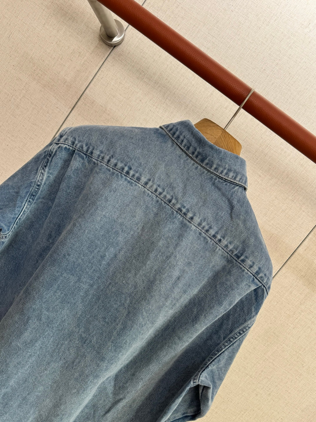 THE ROW Mittelblaues Denim-Hemd Lässiger Vintage-Look & Zeitlose Qualität
