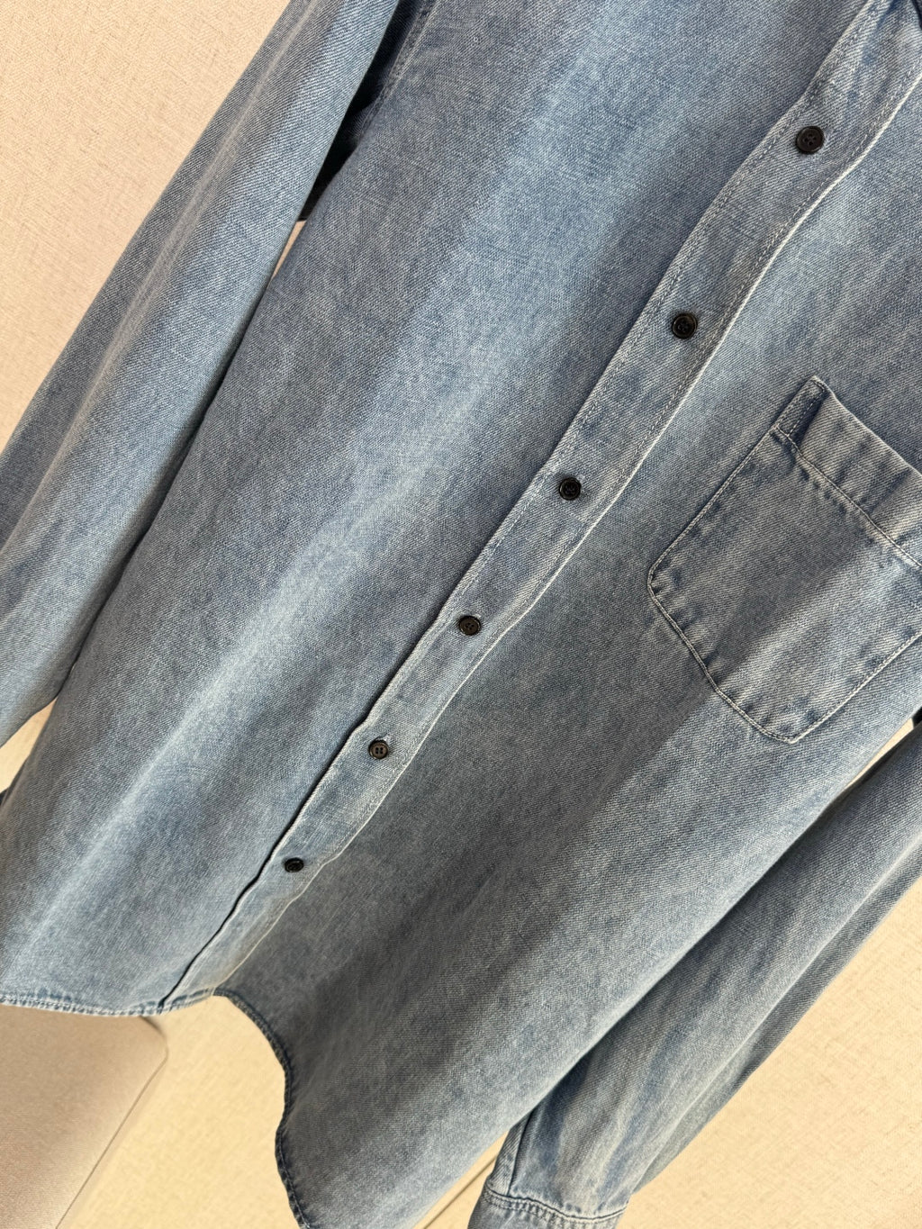 THE ROW Mittelblaues Denim-Hemd Lässiger Vintage-Look & Zeitlose Qualität