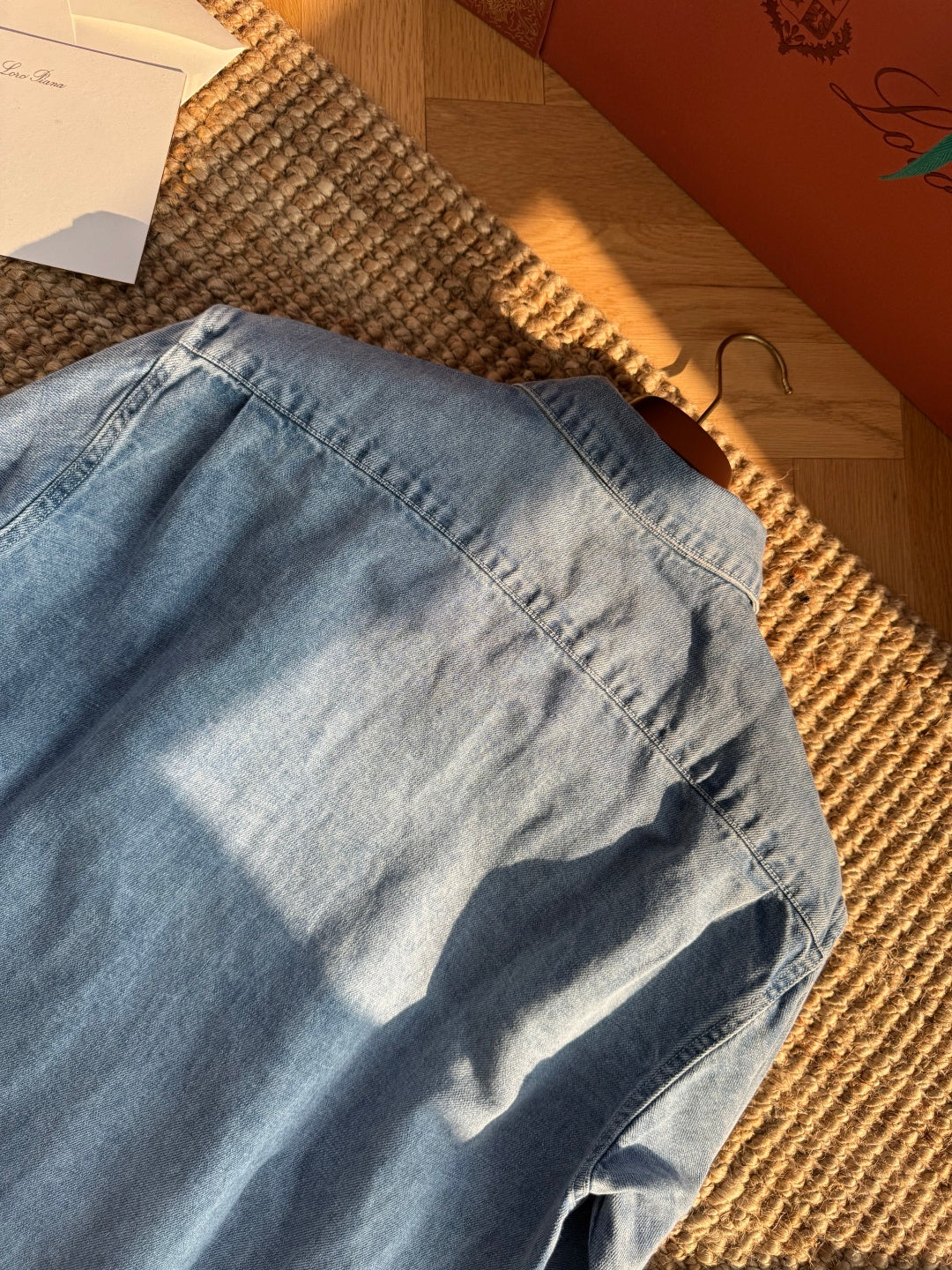 THE ROW Mittelblaues Denim-Hemd Lässiger Vintage-Look & Zeitlose Qualität