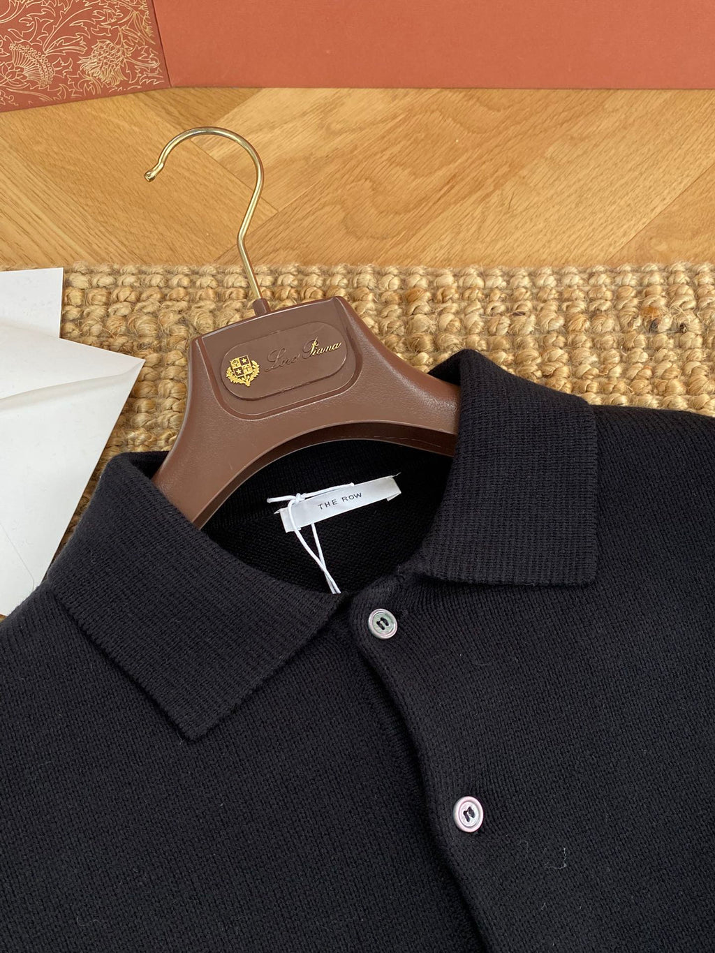 The Row Dunkelblaues Strick-Poloshirt Minimalistische Eleganz & Weicher Komfort