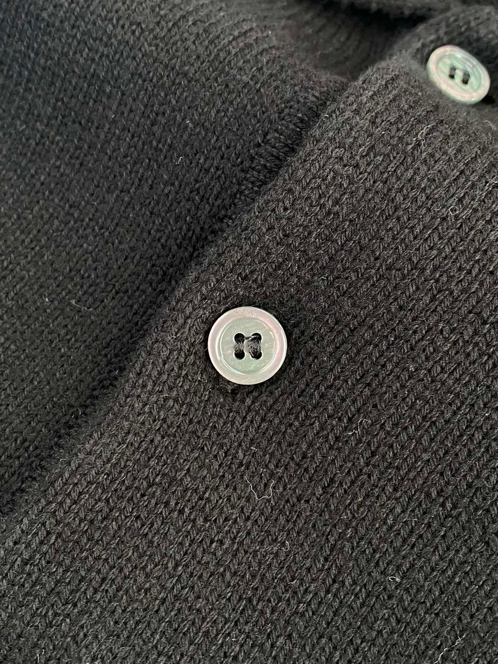 The Row Dunkelblaues Strick-Poloshirt Minimalistische Eleganz & Weicher Komfort