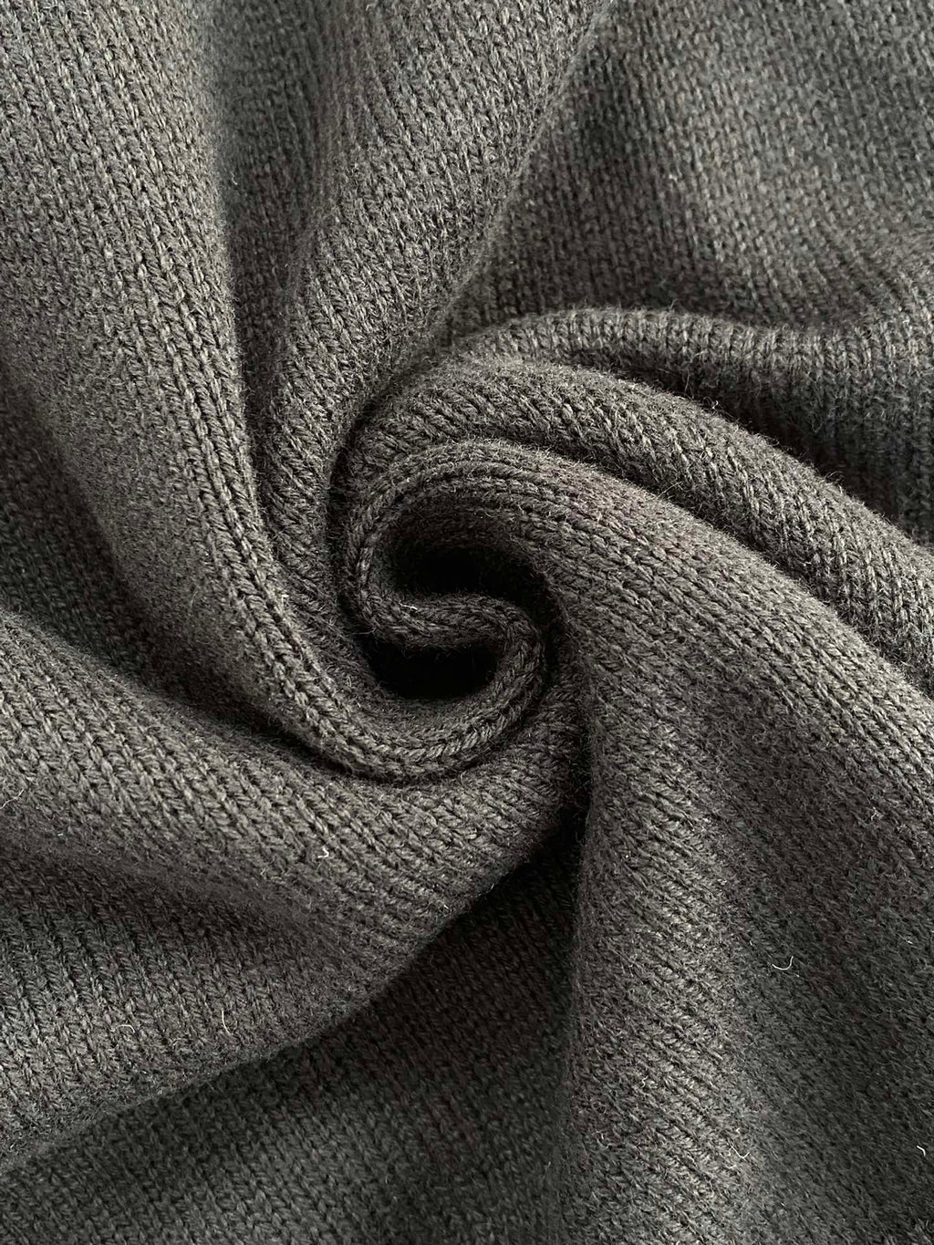 The Row Dunkelblaues Strick-Poloshirt Minimalistische Eleganz & Weicher Komfort