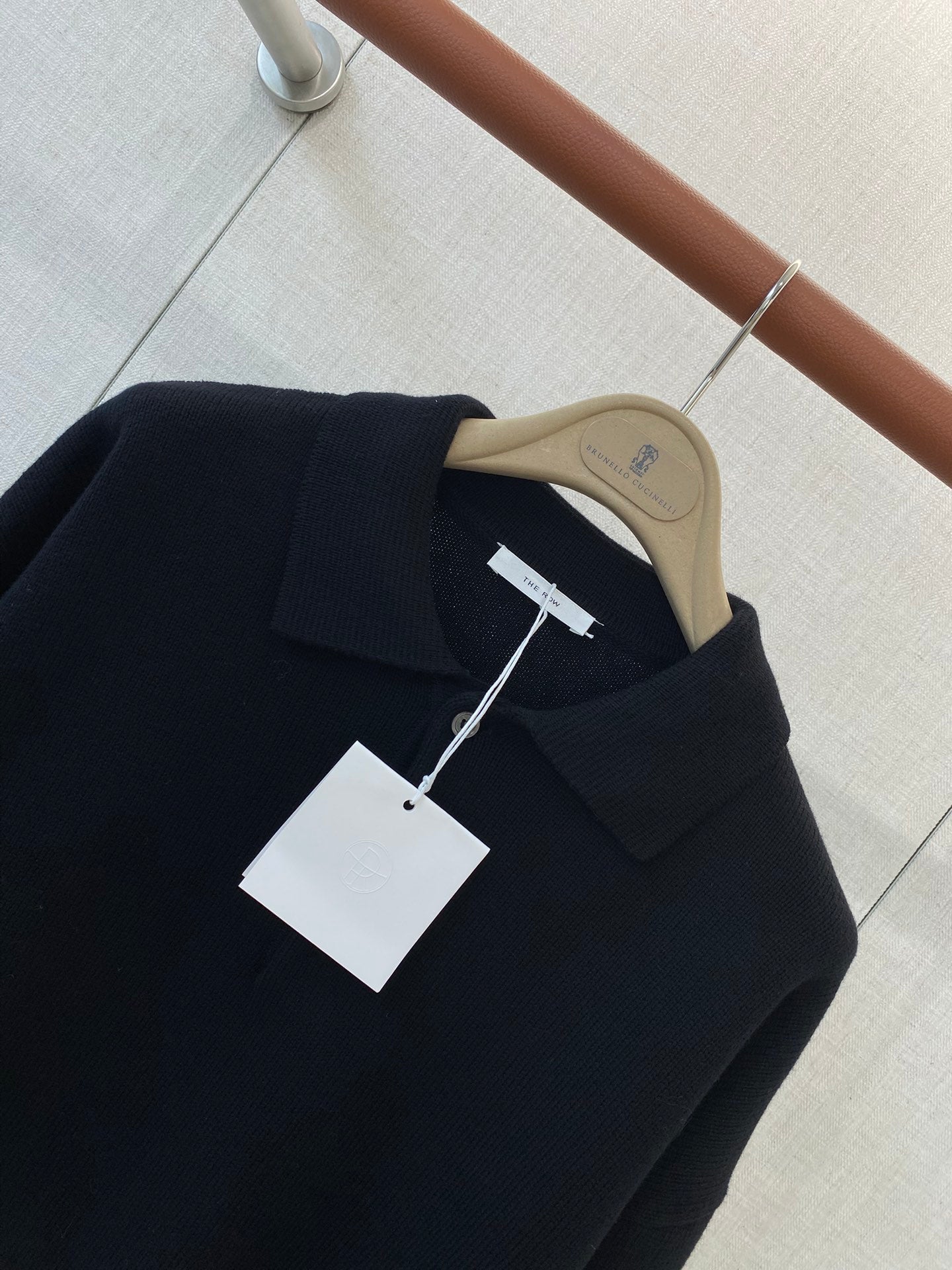 The Row Dunkelblaues Strick-Poloshirt Minimalistische Eleganz & Weicher Komfort