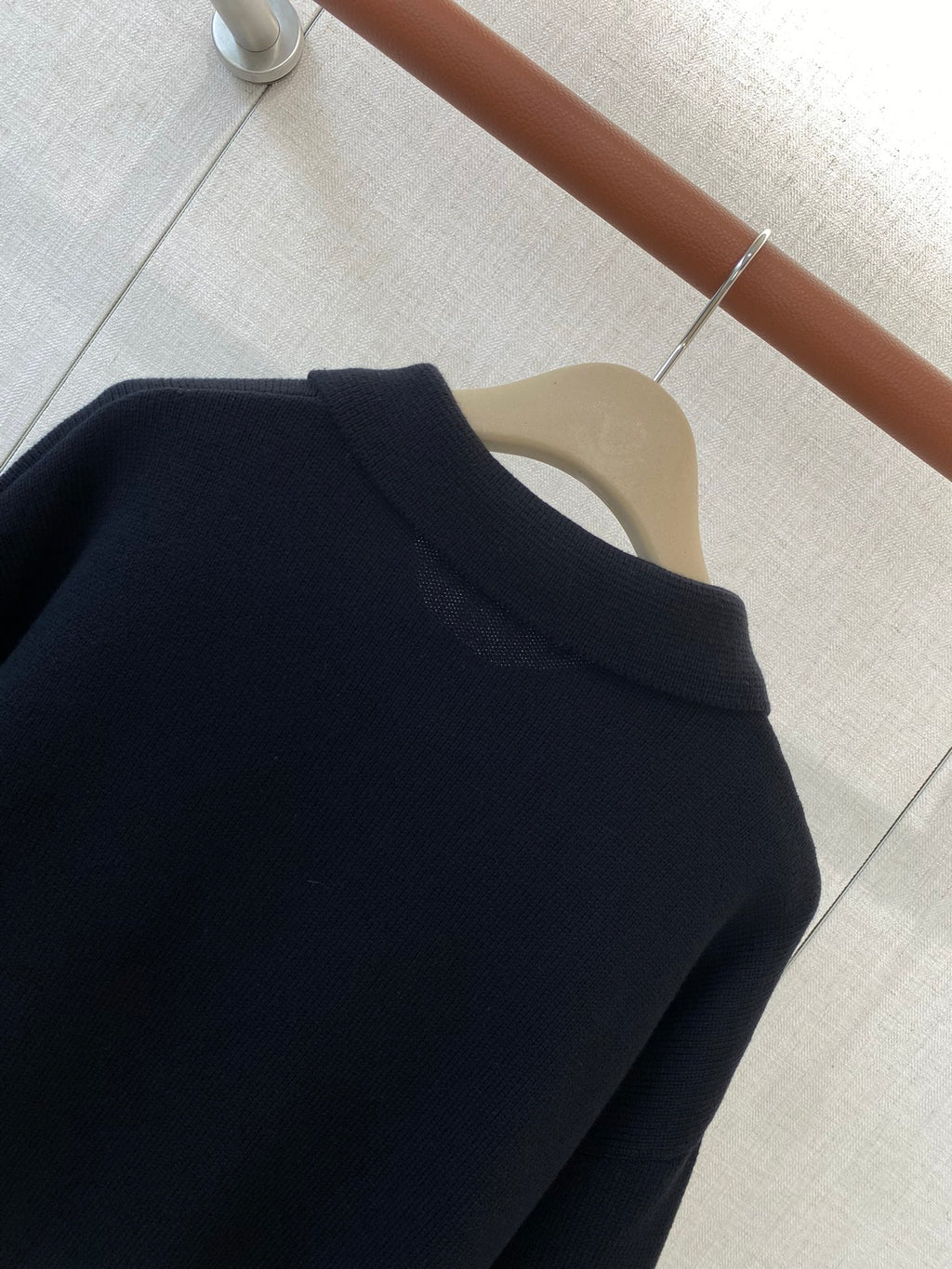 The Row Dunkelblaues Strick-Poloshirt Minimalistische Eleganz & Weicher Komfort