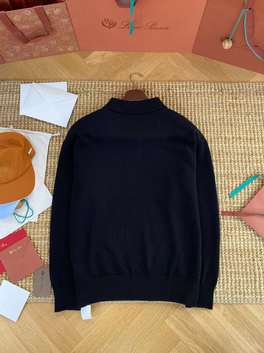 The Row Dunkelblaues Strick-Poloshirt Minimalistische Eleganz & Weicher Komfort