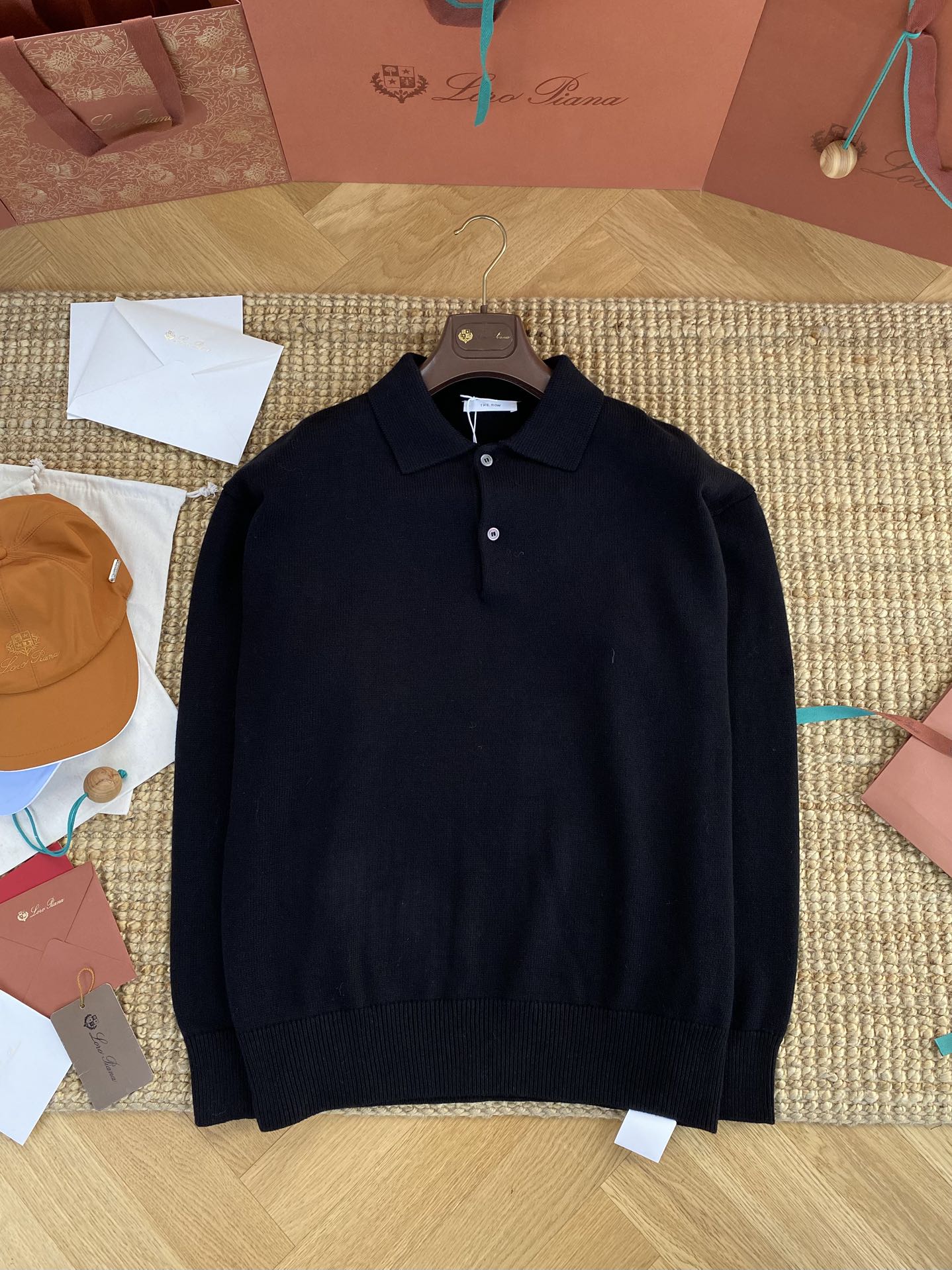 The Row Dunkelblaues Strick-Poloshirt Minimalistische Eleganz & Weicher Komfort