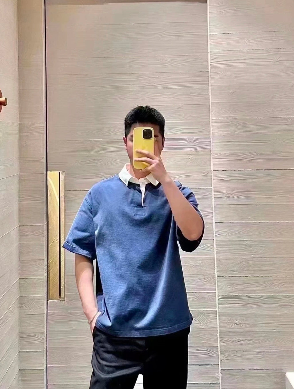 Dior – Navyblaues Polo mit weissem Kontrastkragen