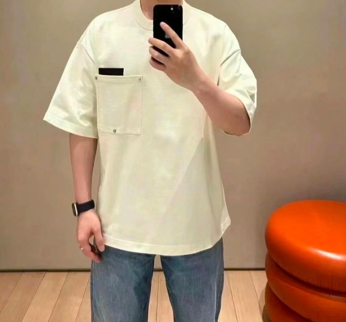 Dior T-Shirt mit Mesh-Tasche – Cremefarbenes Kurzarmshirt mit Rivet