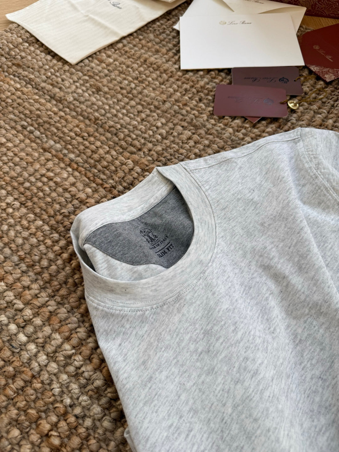 Brunello Cucinelli T-Shirt in Hellgrau Meliert mit Rundhalsausschnitt