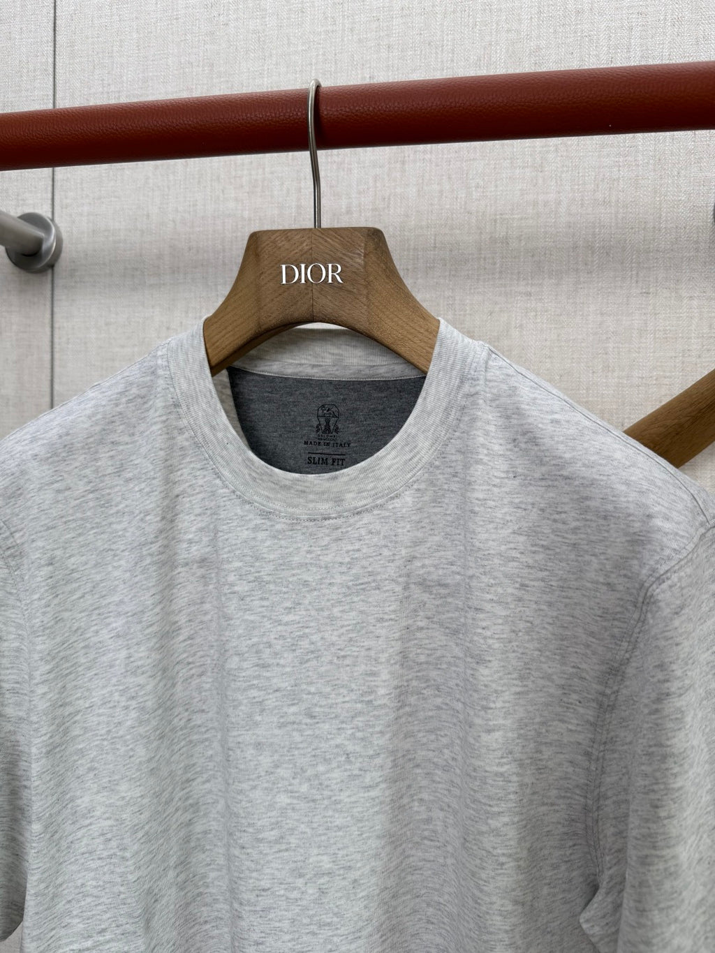 Brunello Cucinelli T-Shirt in Hellgrau Meliert mit Rundhalsausschnitt