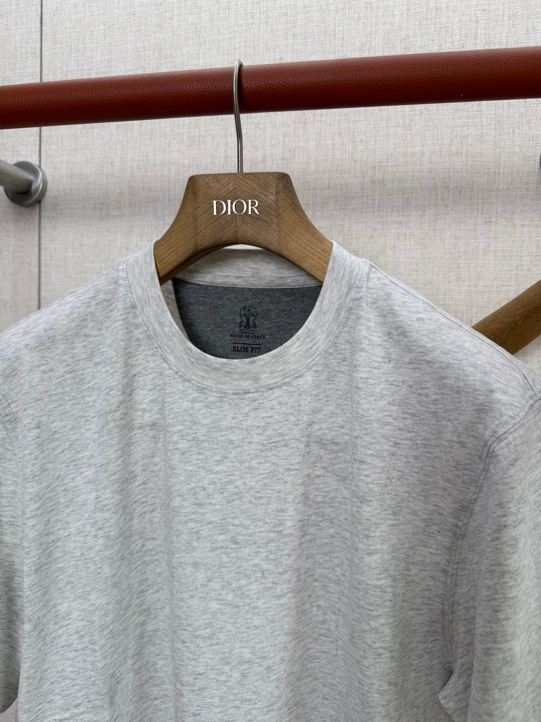 Brunello Cucinelli T-Shirt in Hellgrau Meliert mit Rundhalsausschnitt